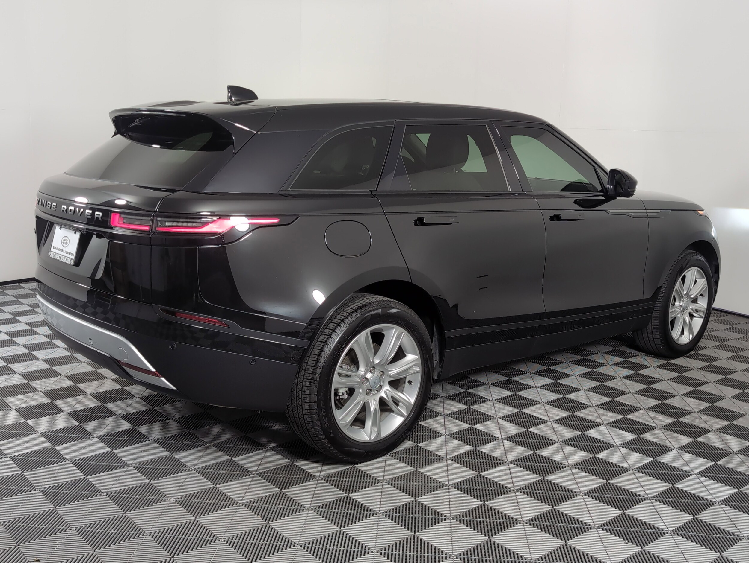 2025 Land Rover Range Rover Velar S photo 2
