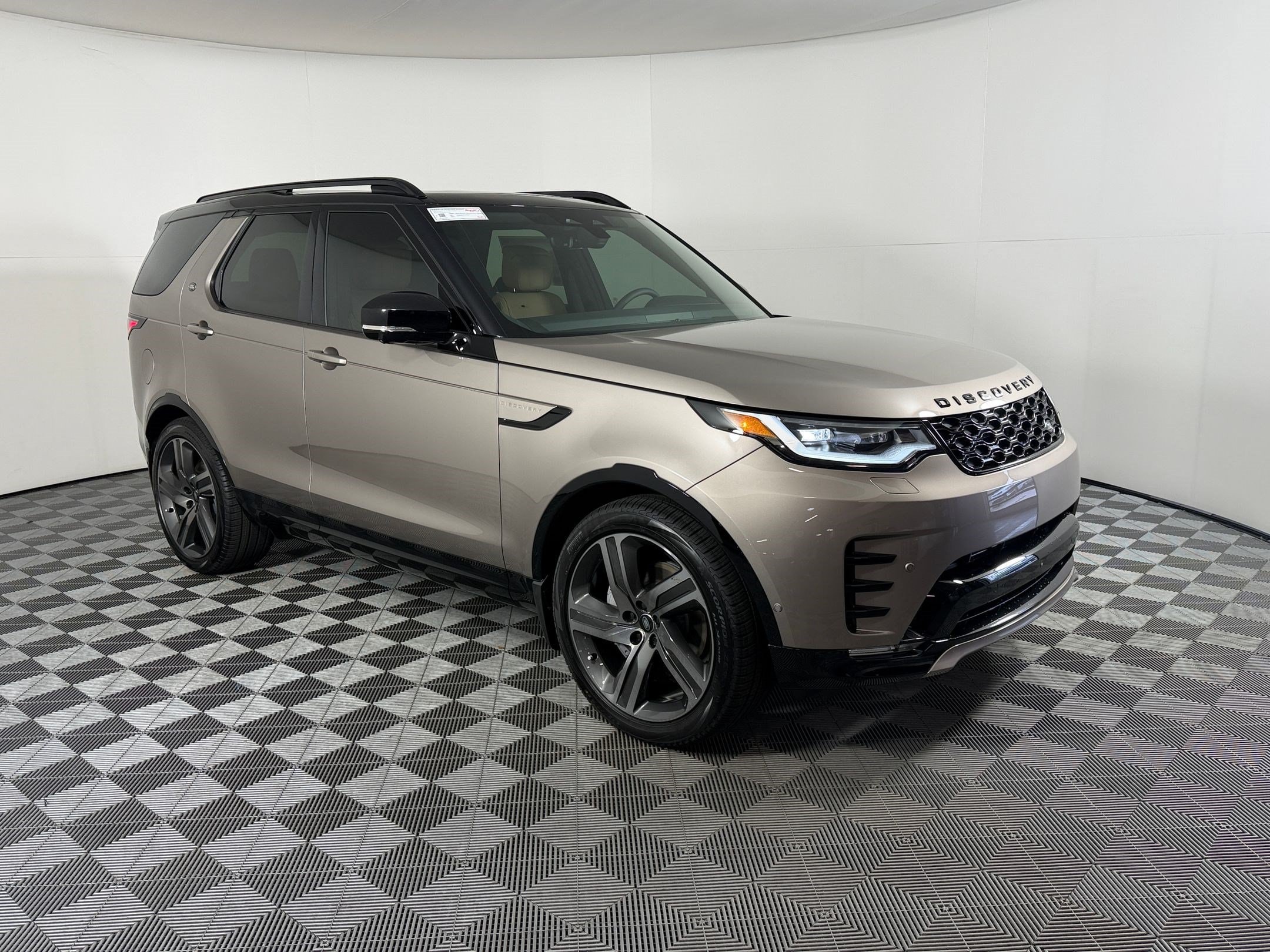 Discovery Dynamic SE SUV
