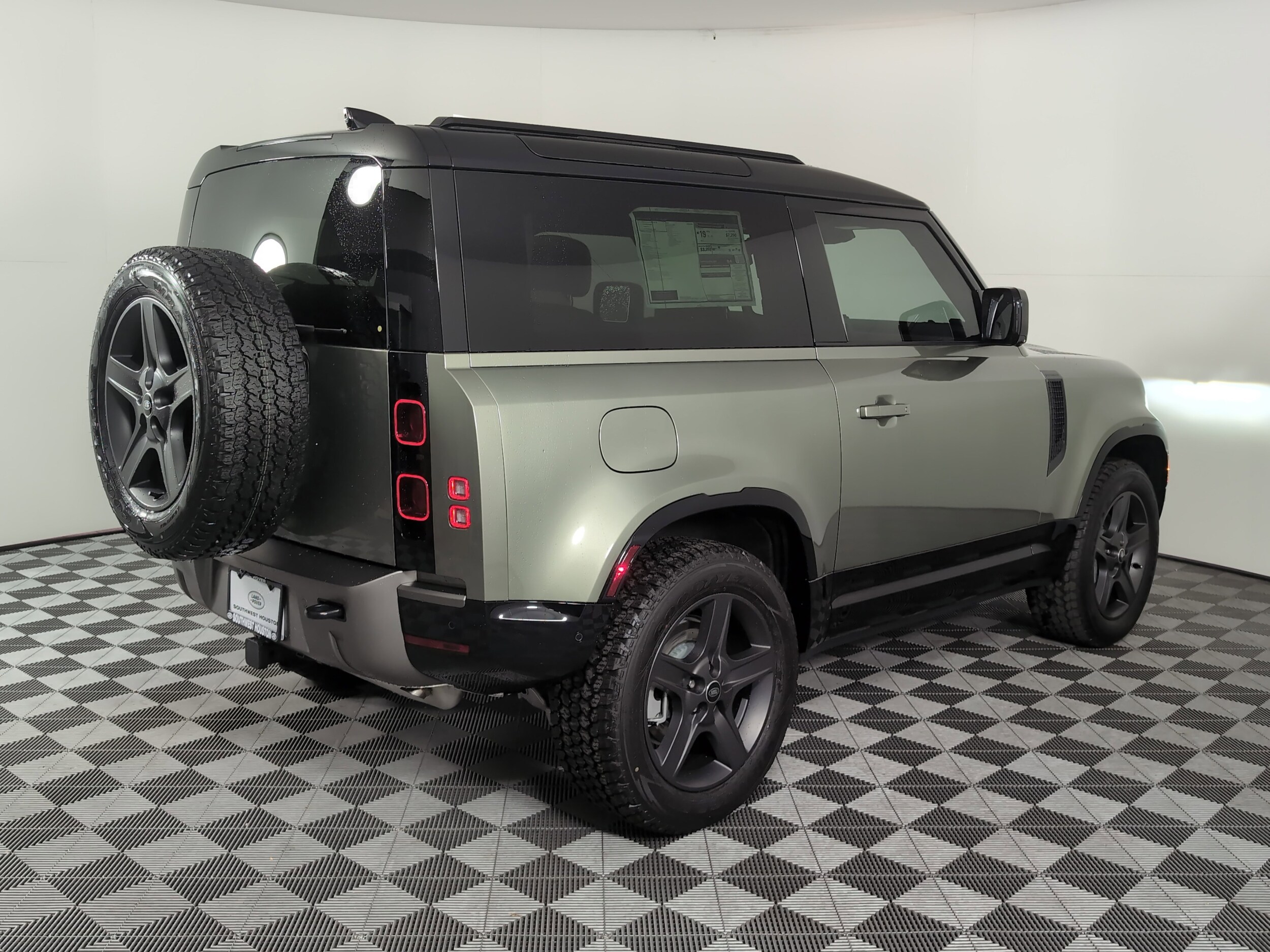 2025 Land Rover Defender X-Dynamic SE photo 2