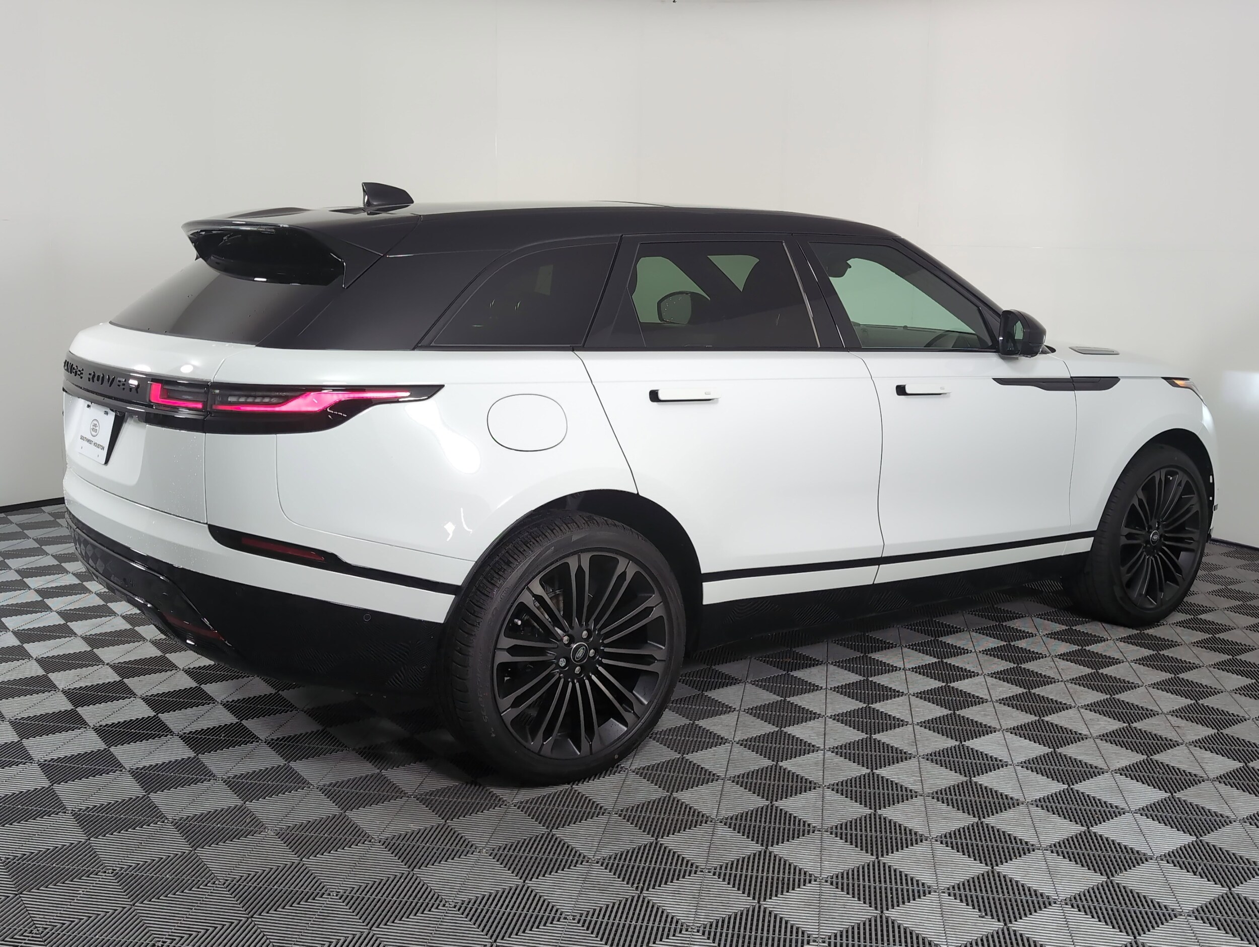 2026 Land Rover Range Rover Velar SE photo 2