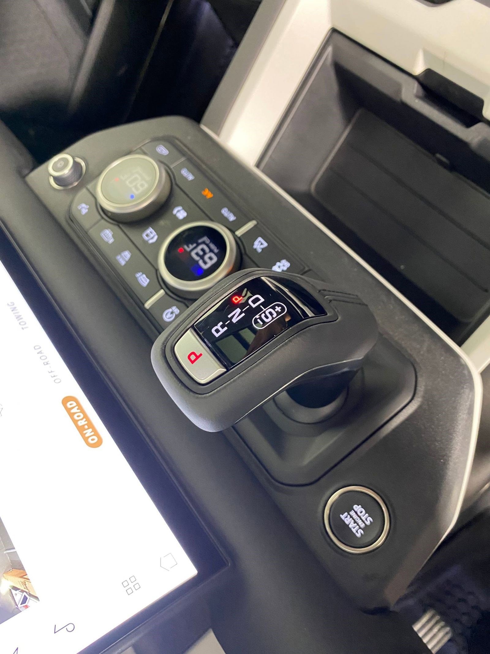 2025 Land Rover Defender S - Photo 18