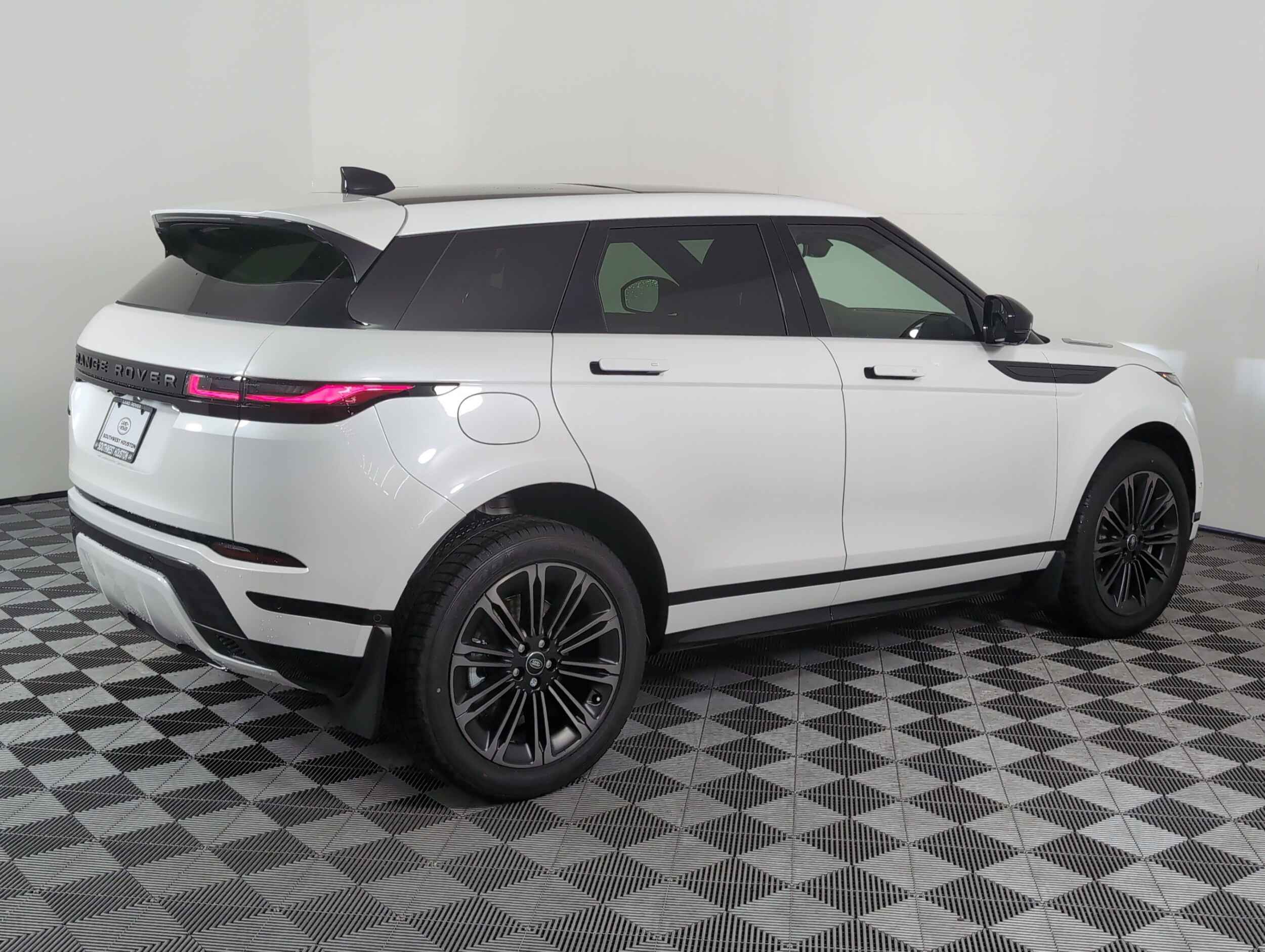 2026 Land Rover Range Rover Evoque Dynamic SE photo 2