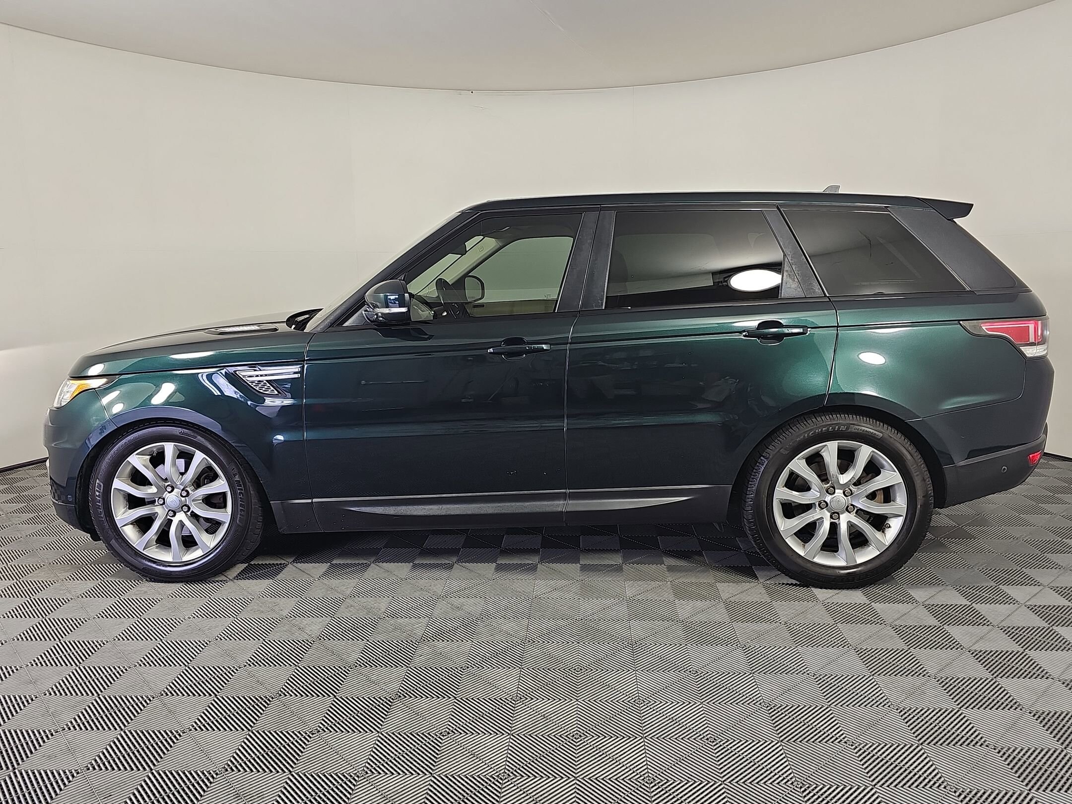 2016 Land Rover Range Rover Sport HSE photo 2