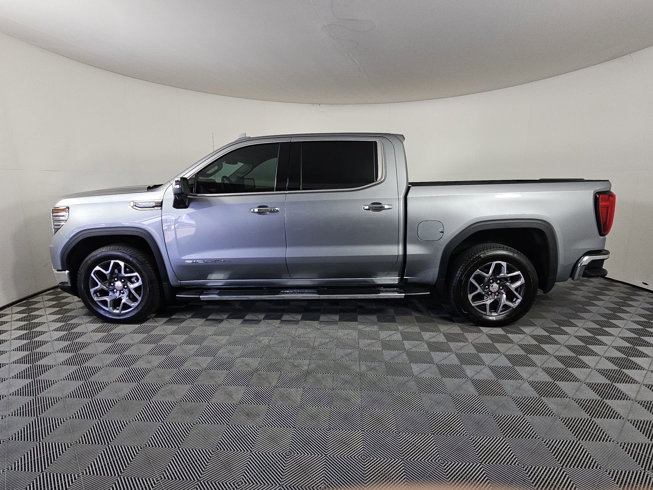 2025 Gmc Sierra 1500 SLT photo 2