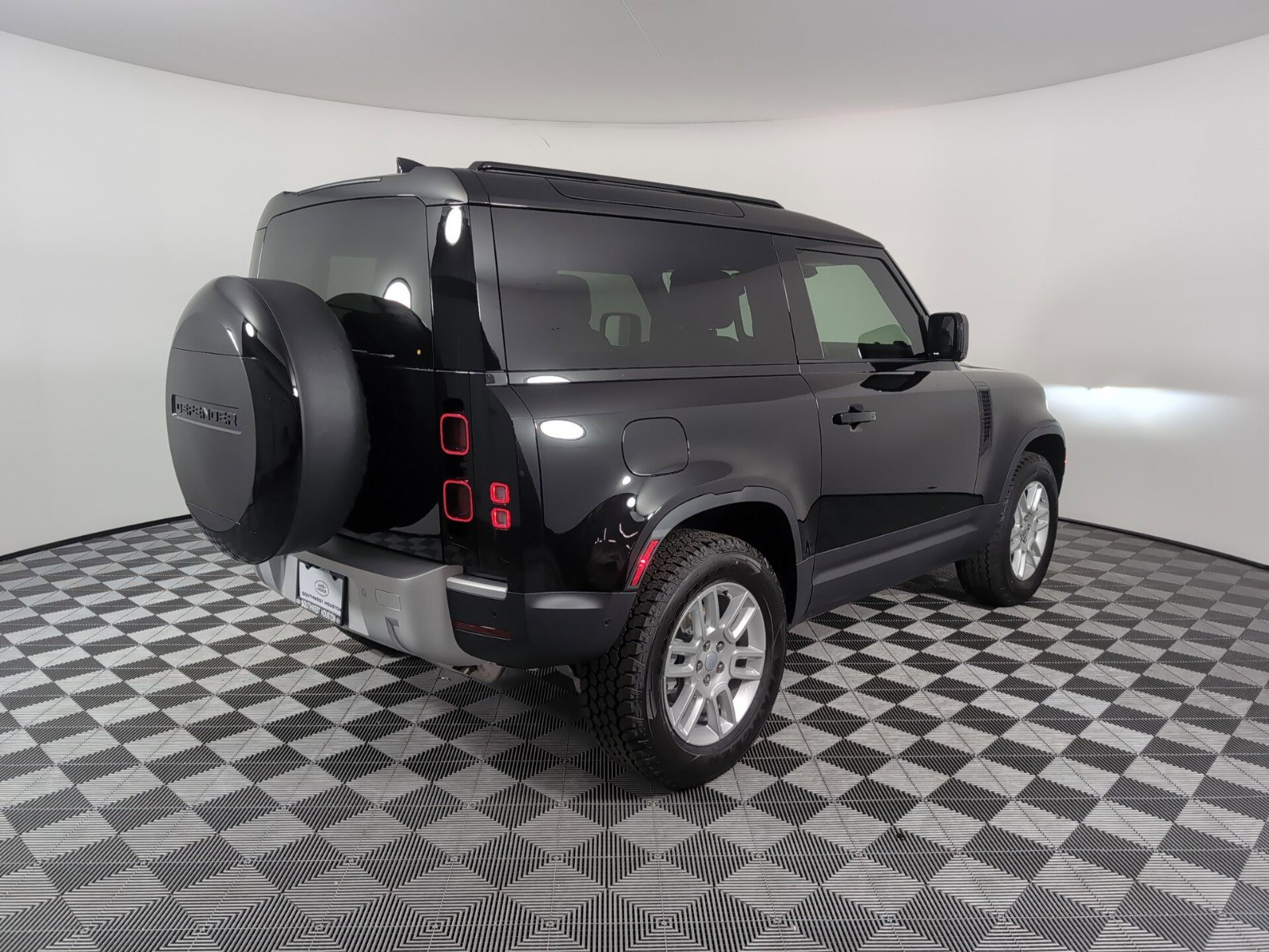 2025 Land Rover Defender 90 S photo 2