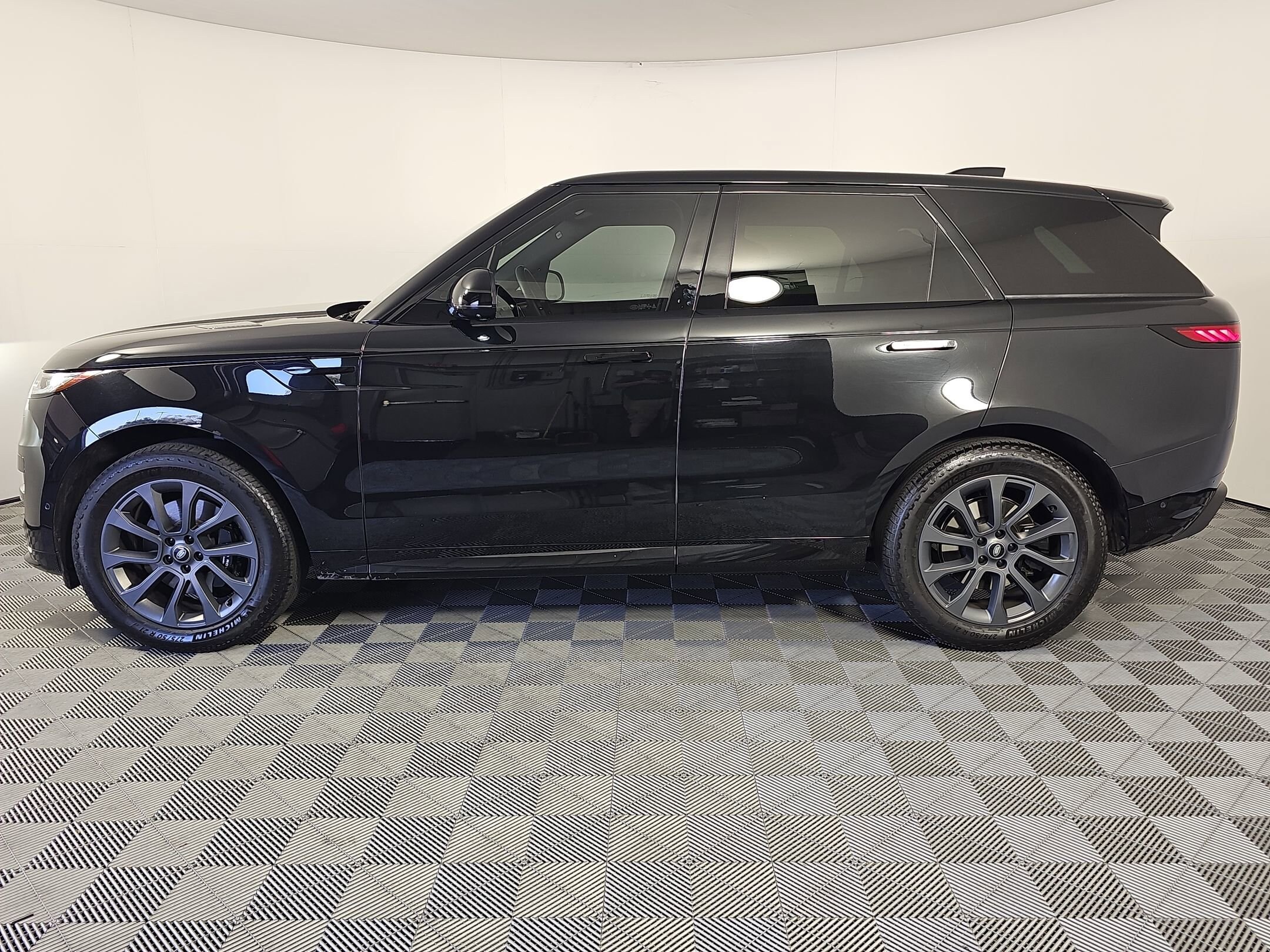 2023 Land Rover Range Rover Sport SE photo 2