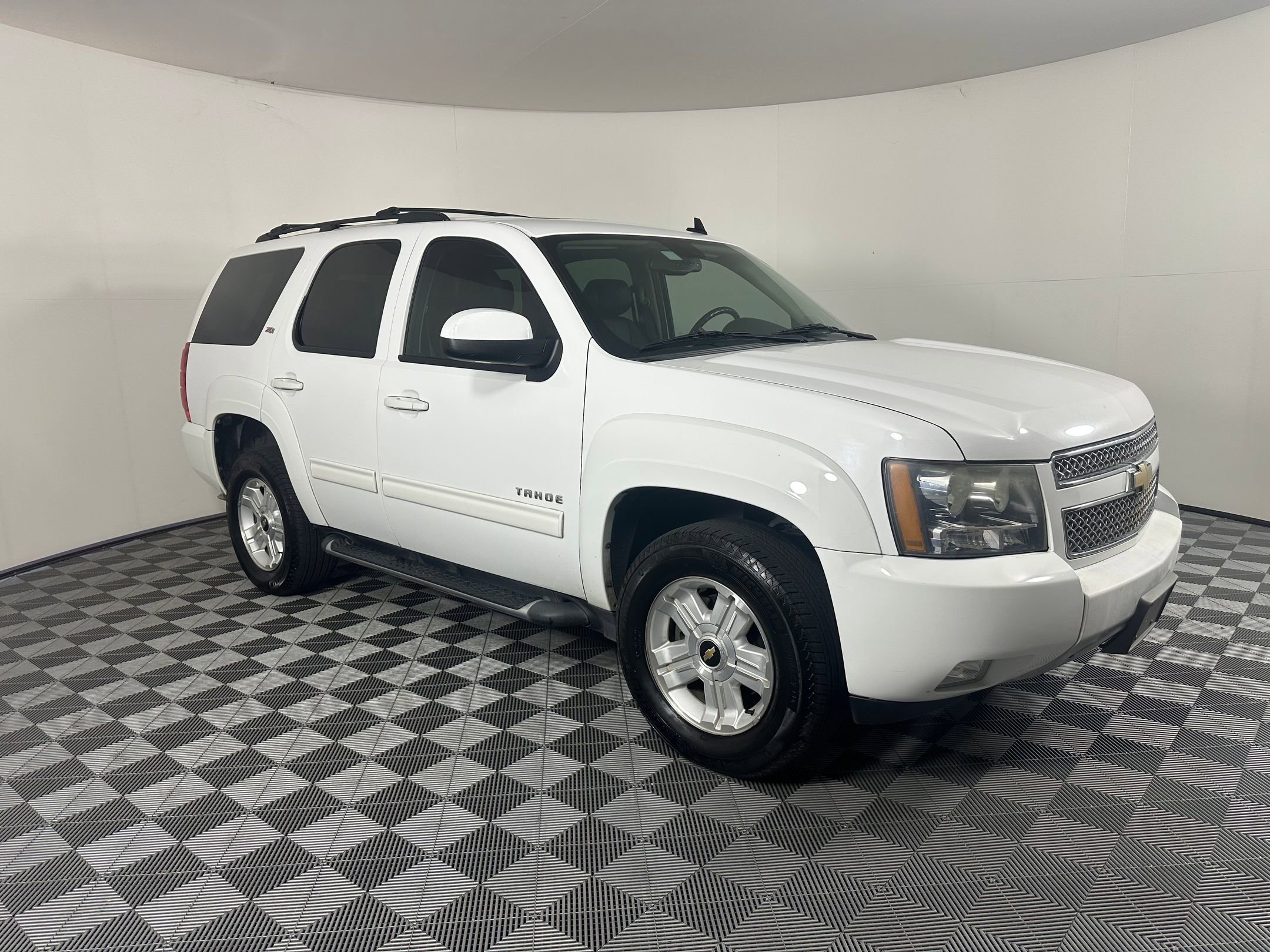 2011 Chevrolet Tahoe LT photo 2