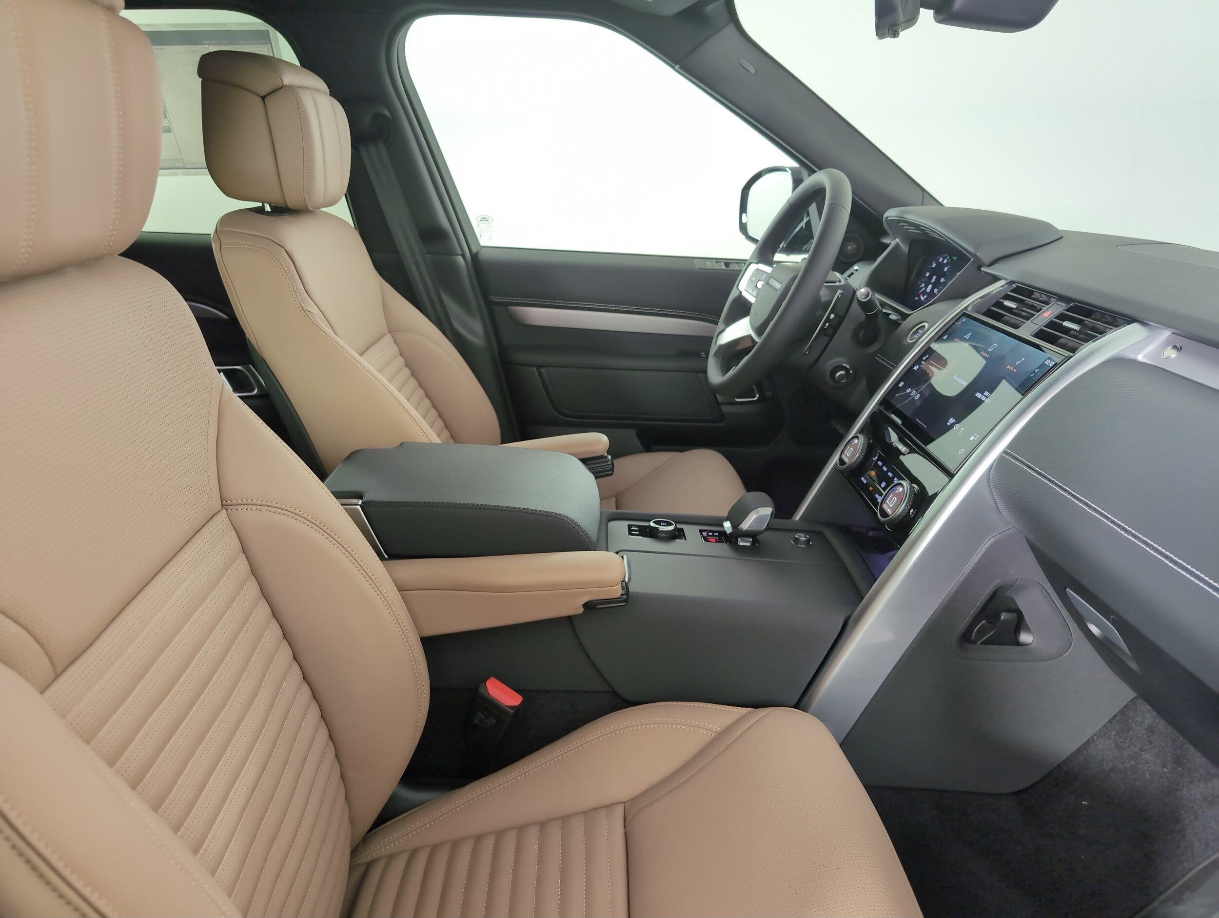 2025 Land Rover Discovery SE photo 3