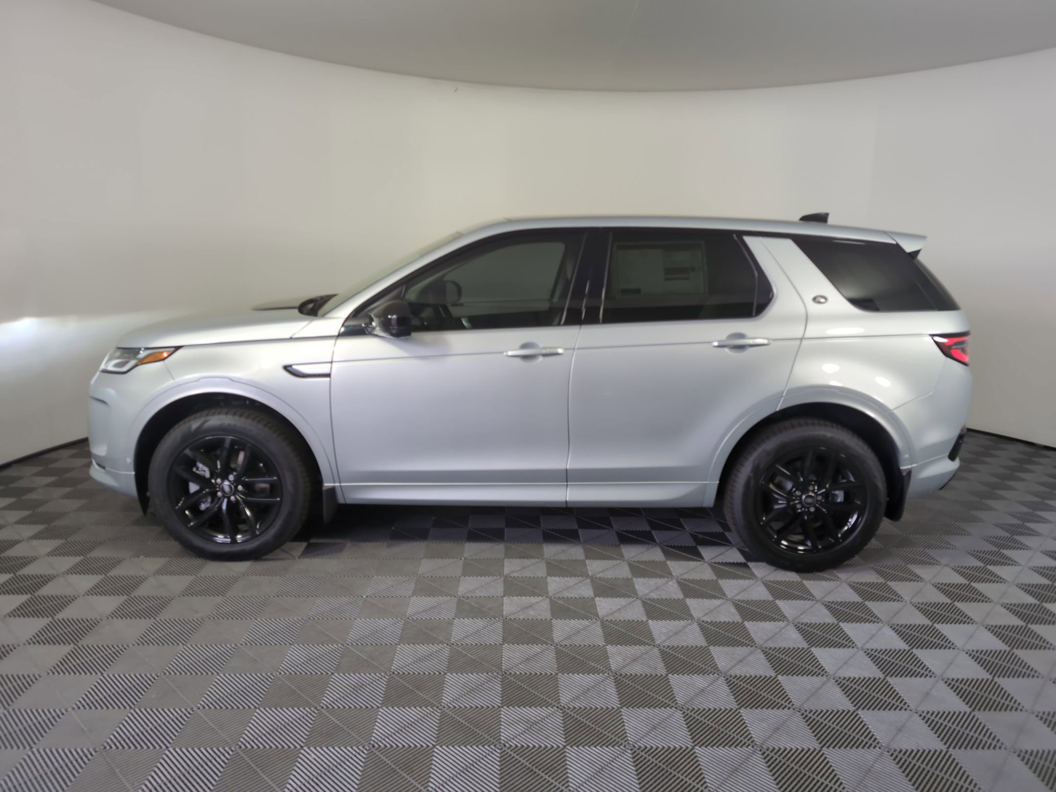 2025 Land Rover Discovery Sport S photo 2
