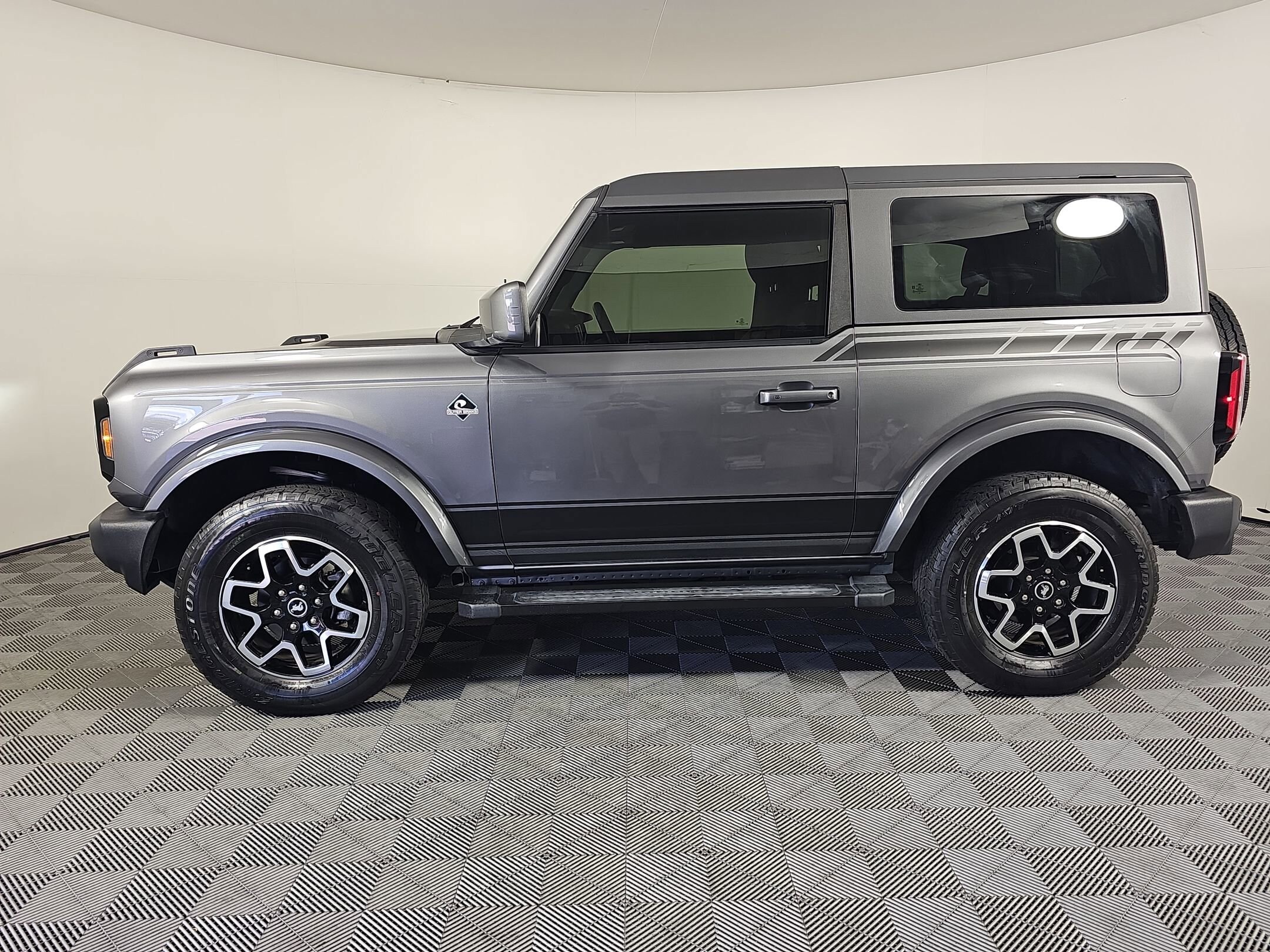 2022 Ford Bronco Outer Banks photo 2