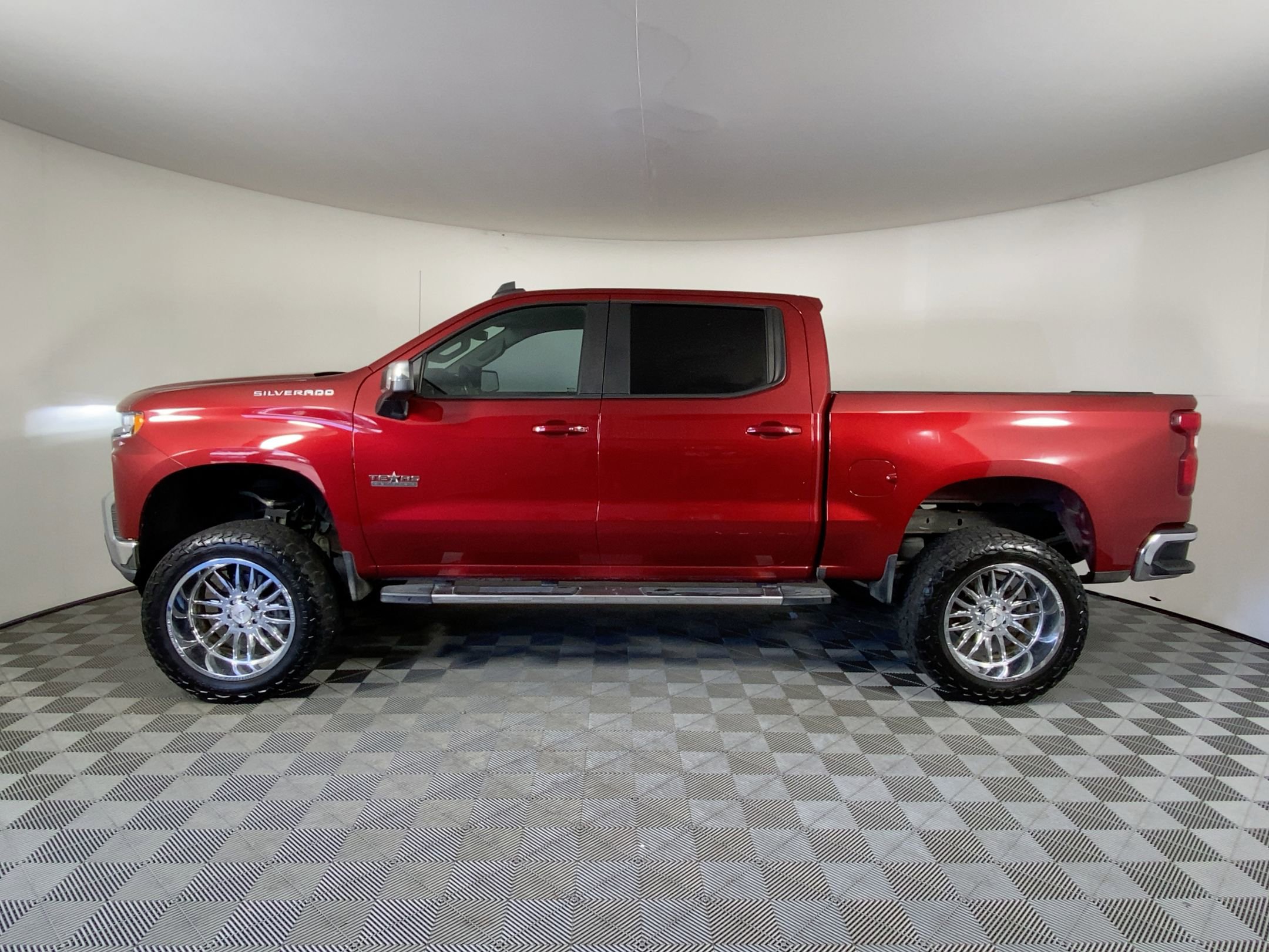 2019 Chevrolet Silverado 1500 LT photo 2