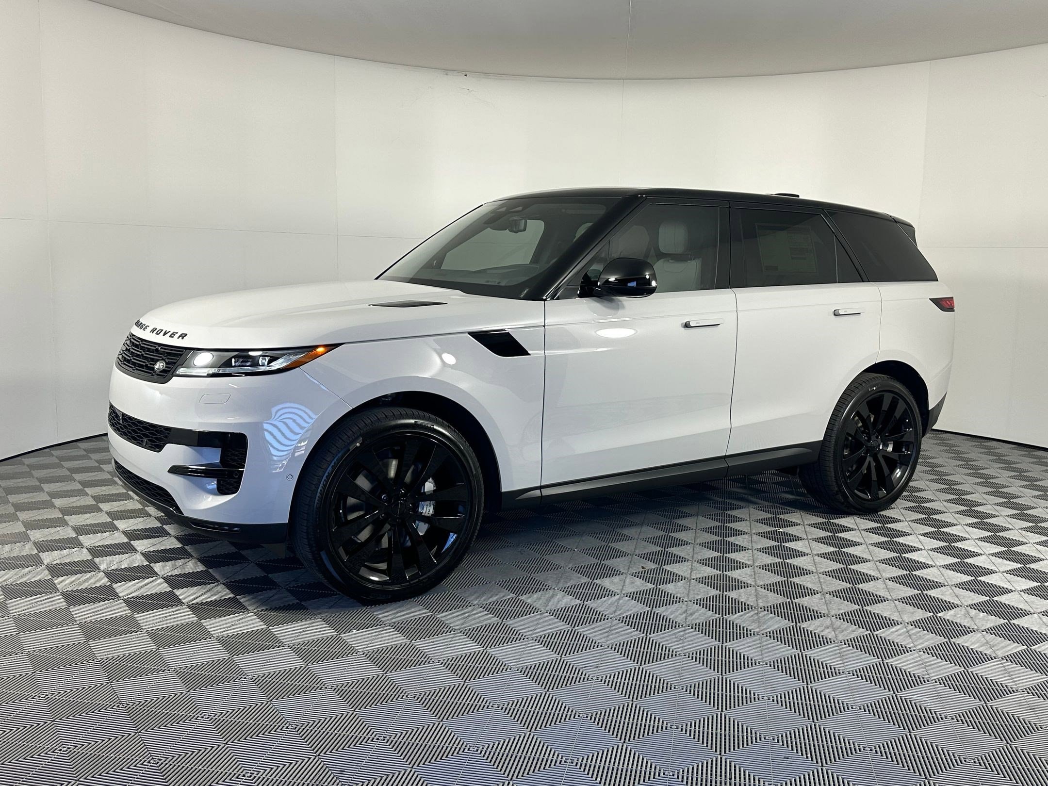 2026 Land Rover Range Rover Sport SE's photo