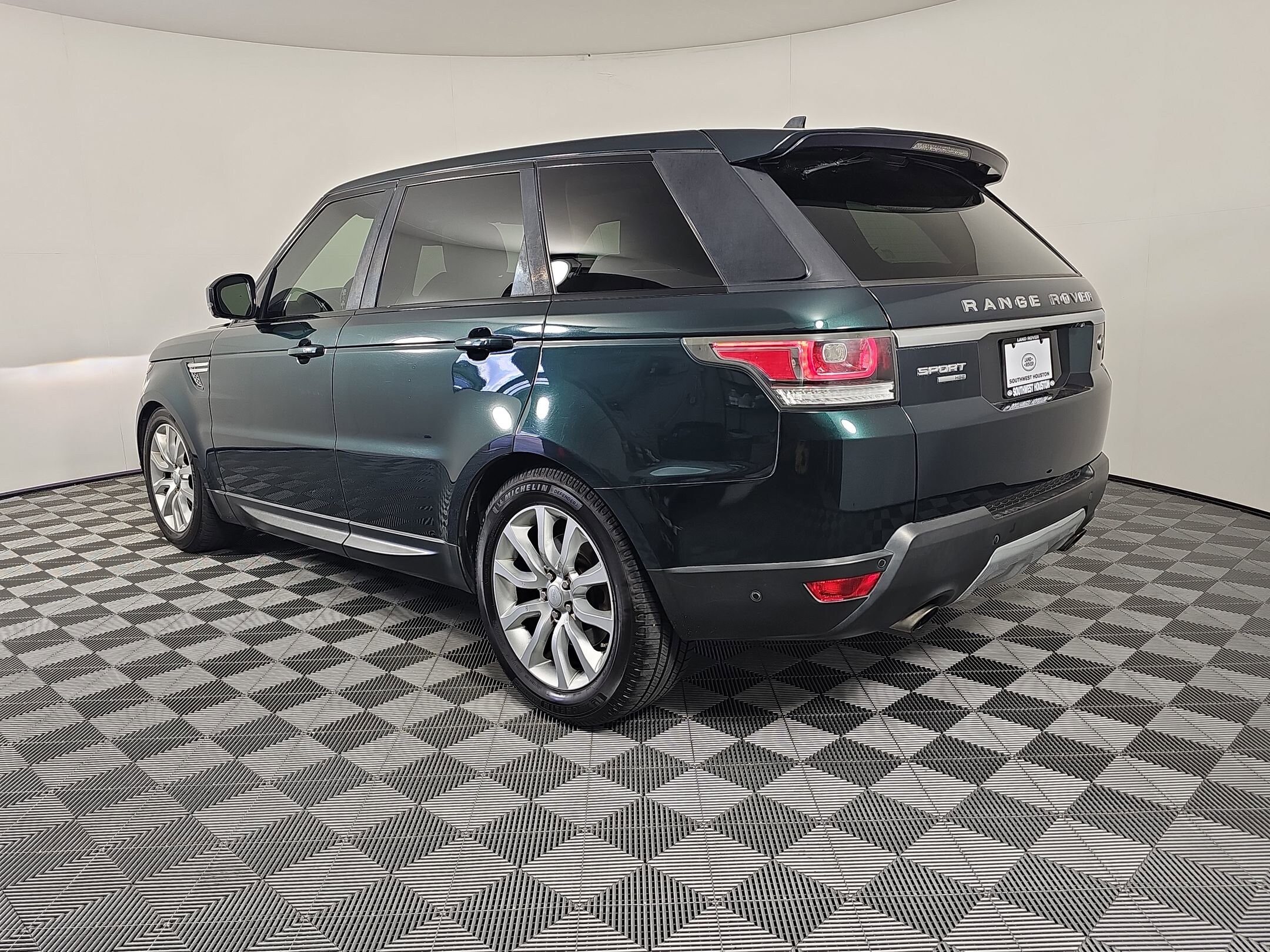 2016 Land Rover Range Rover Sport HSE photo 2