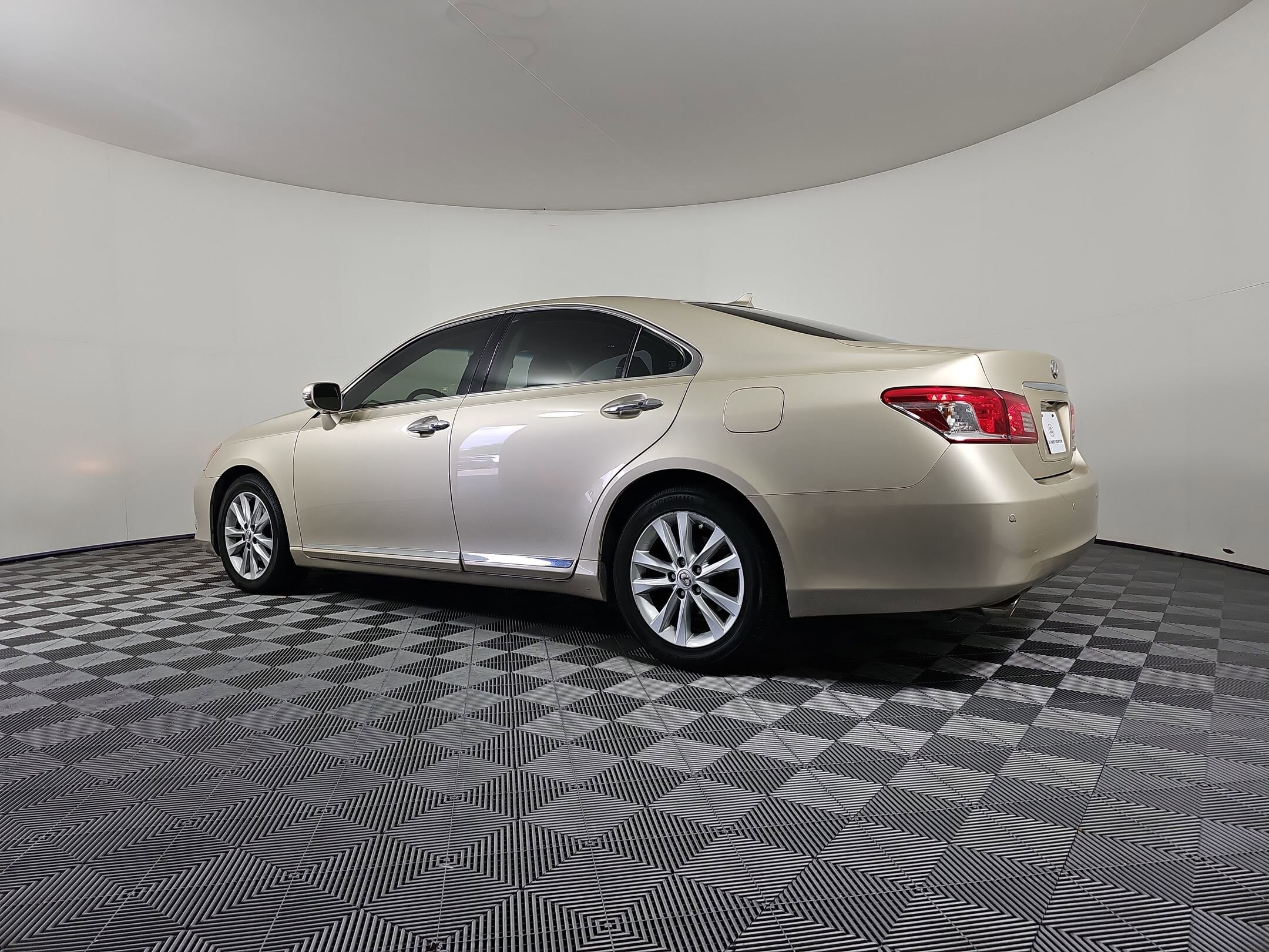 2011 Lexus ES 350 photo 2