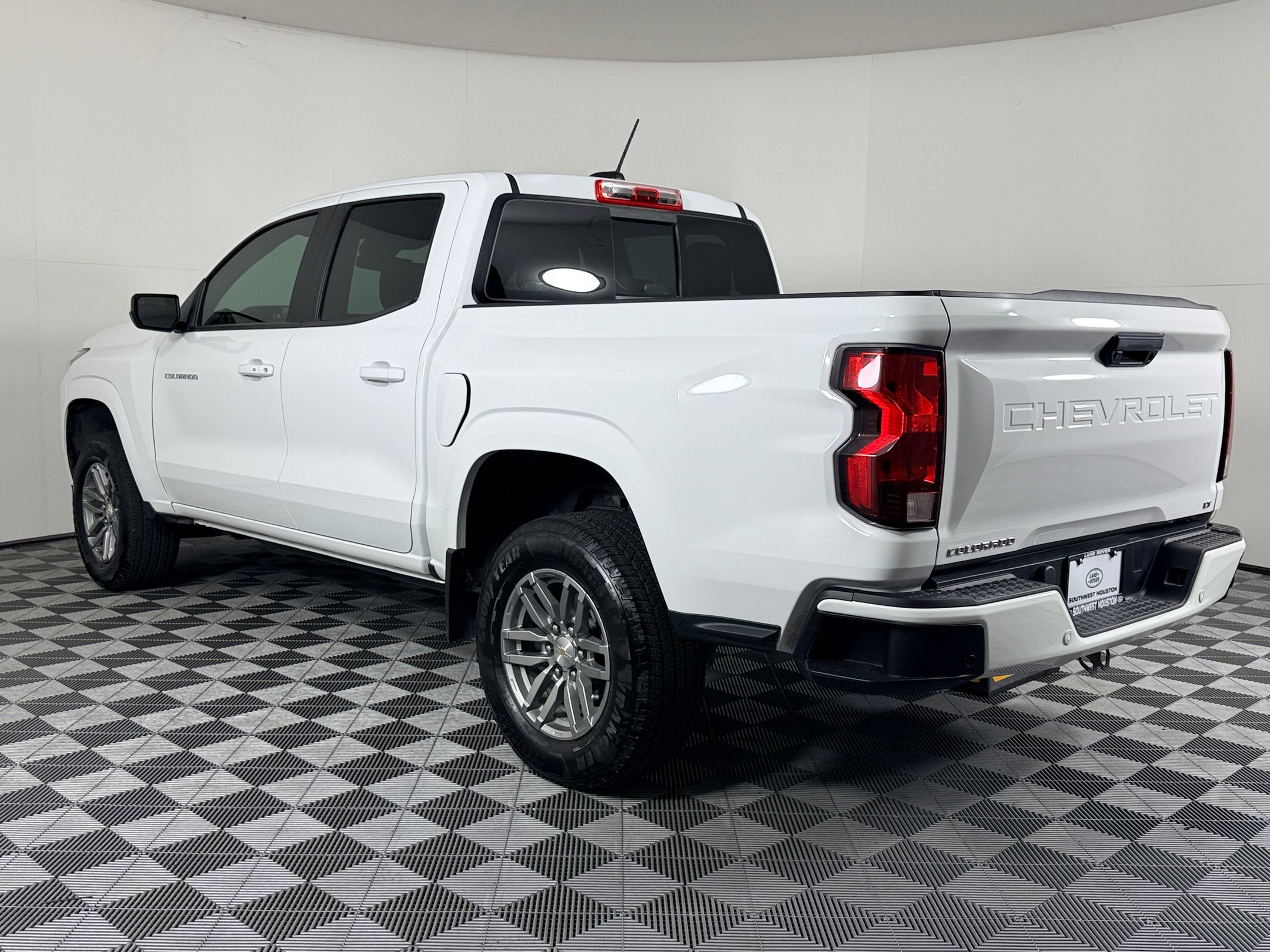 2024 Chevrolet Colorado LT photo 3