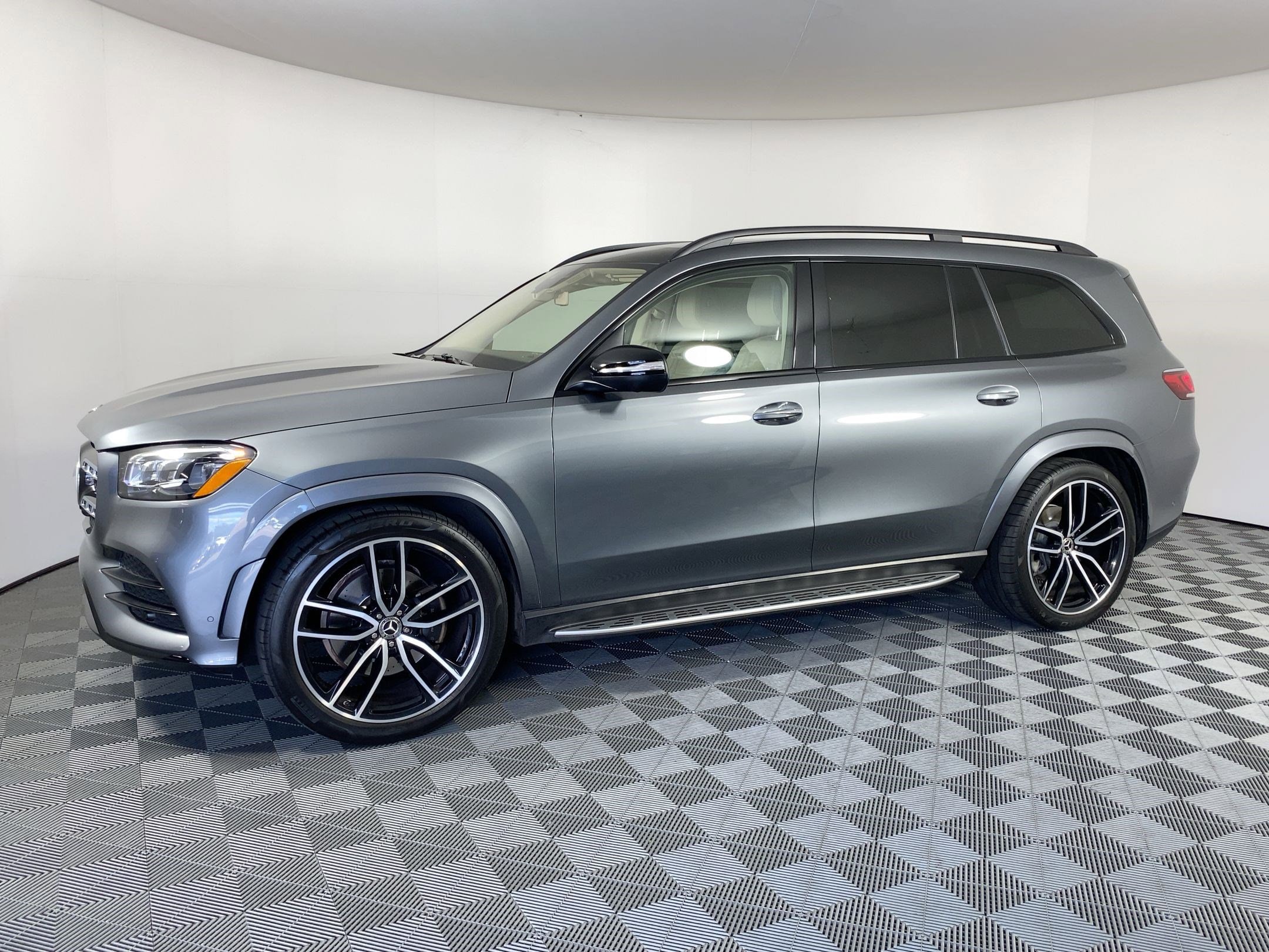 2020 Mercedes-Benz GLS GLS580's photo