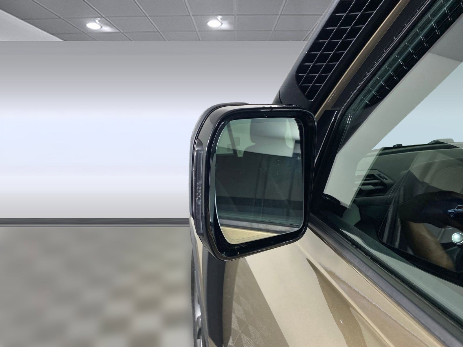 2025 Land Rover Defender S - Photo 23