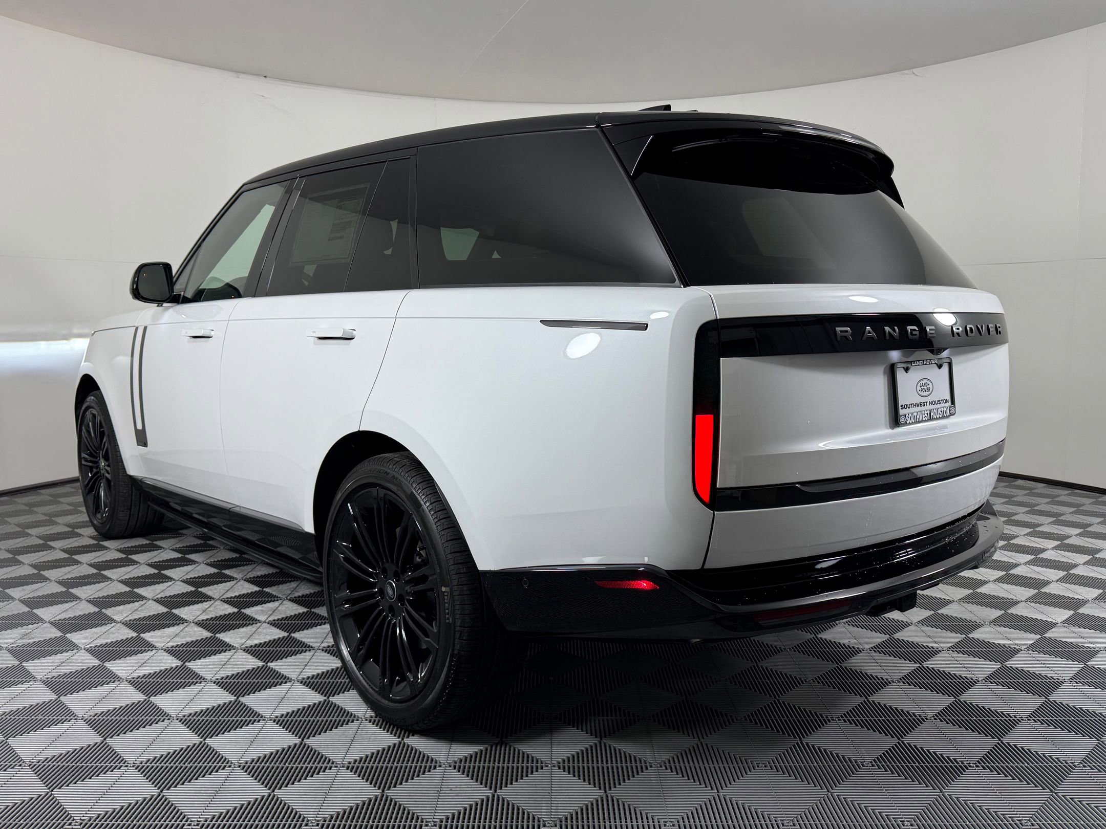 2025 Land Rover Range Rover Autobiography photo 2