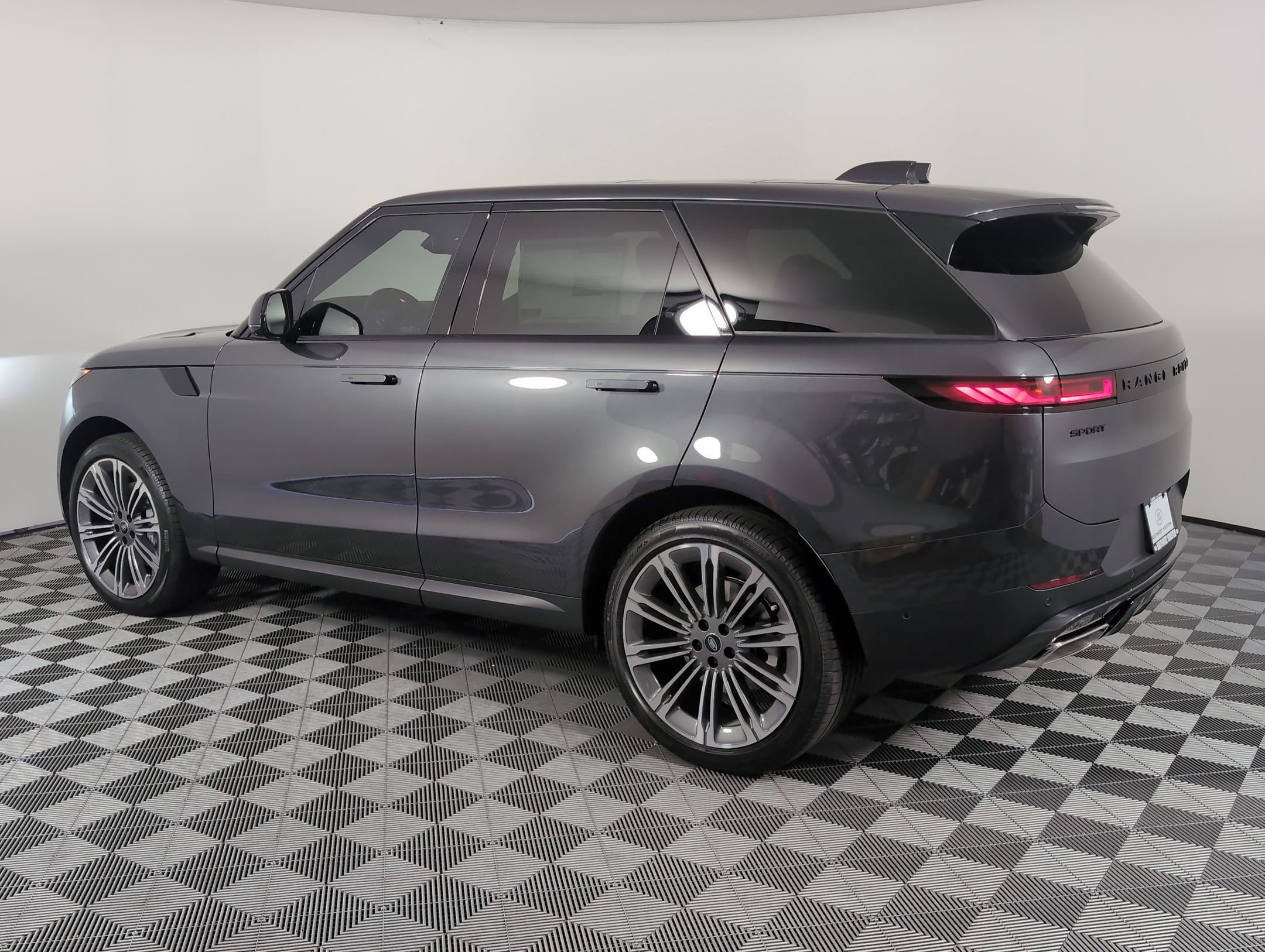 2025 Land Rover Range Rover Sport P360 SE photo 2