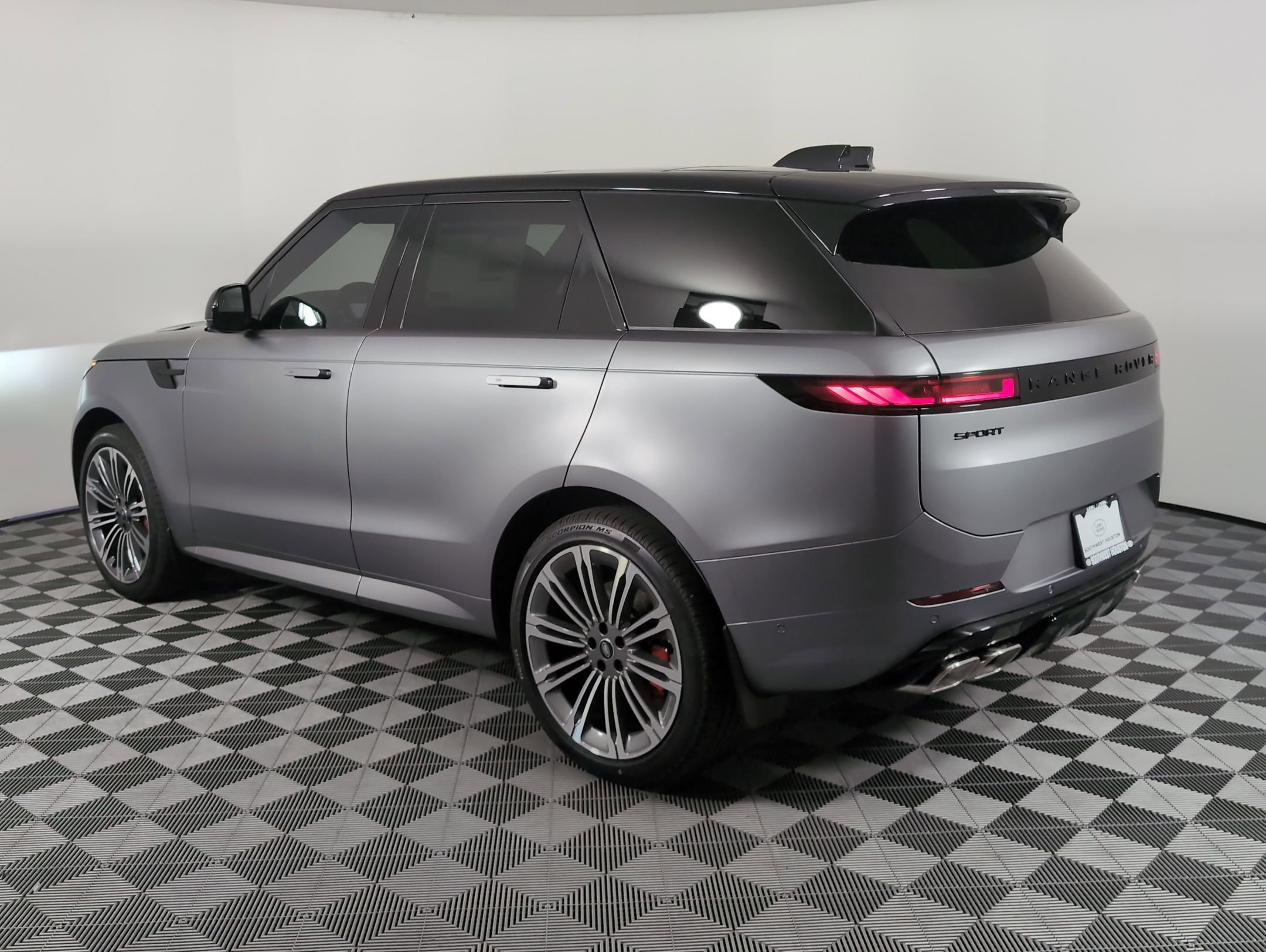 2025 Land Rover Range Rover Sport P530 Dynamic SE photo 3