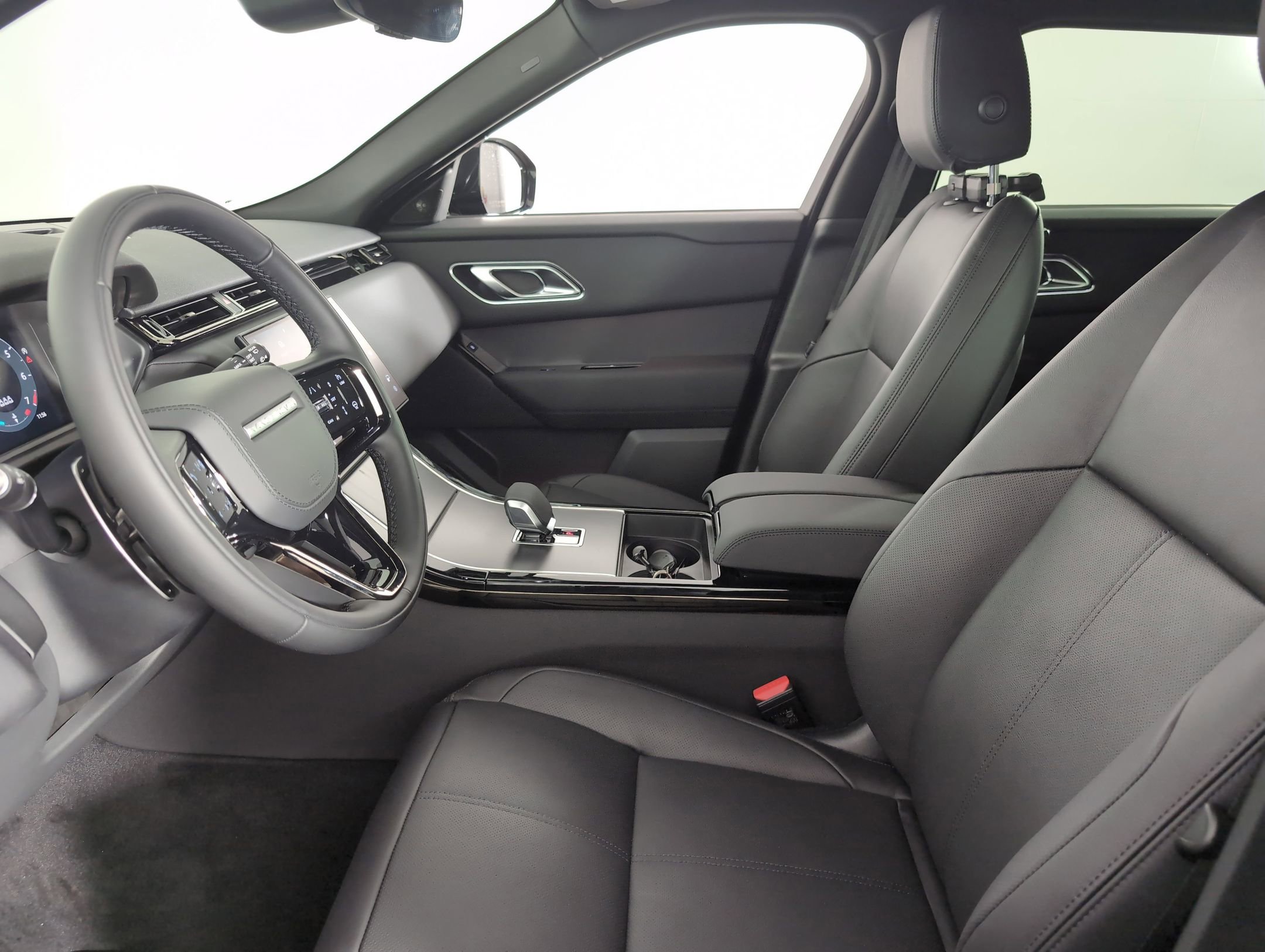 2026 Land Rover Range Rover Velar S photo 4