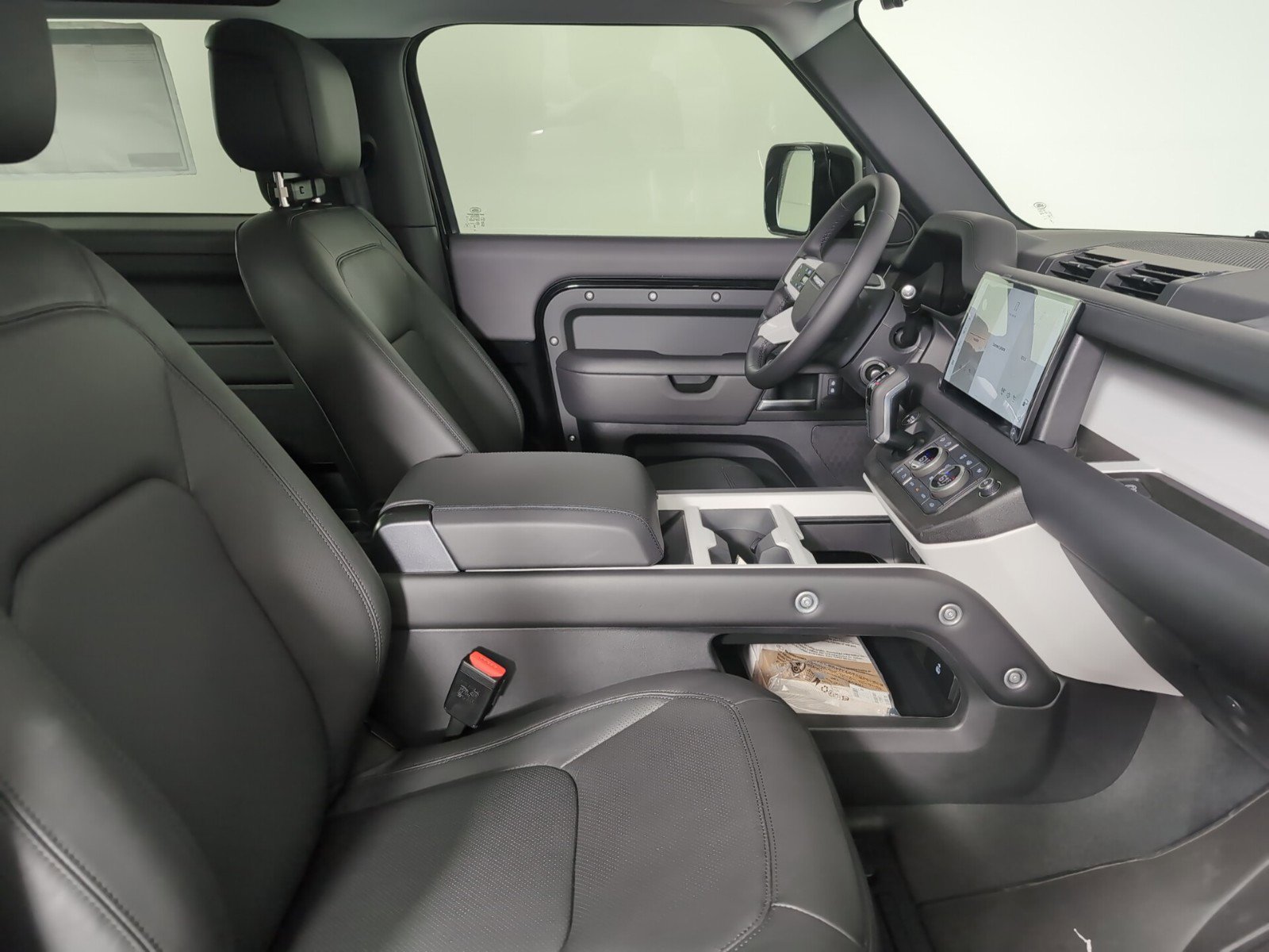 2025 Land Rover Defender 90 S photo 3