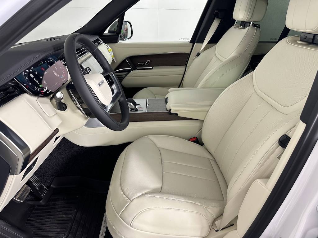 New 2026 Land Rover Range Rover P400 SE SUV