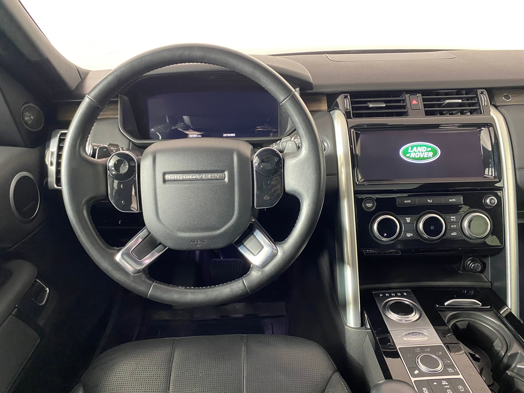 2019 Land Rover Discovery HSE photo 2
