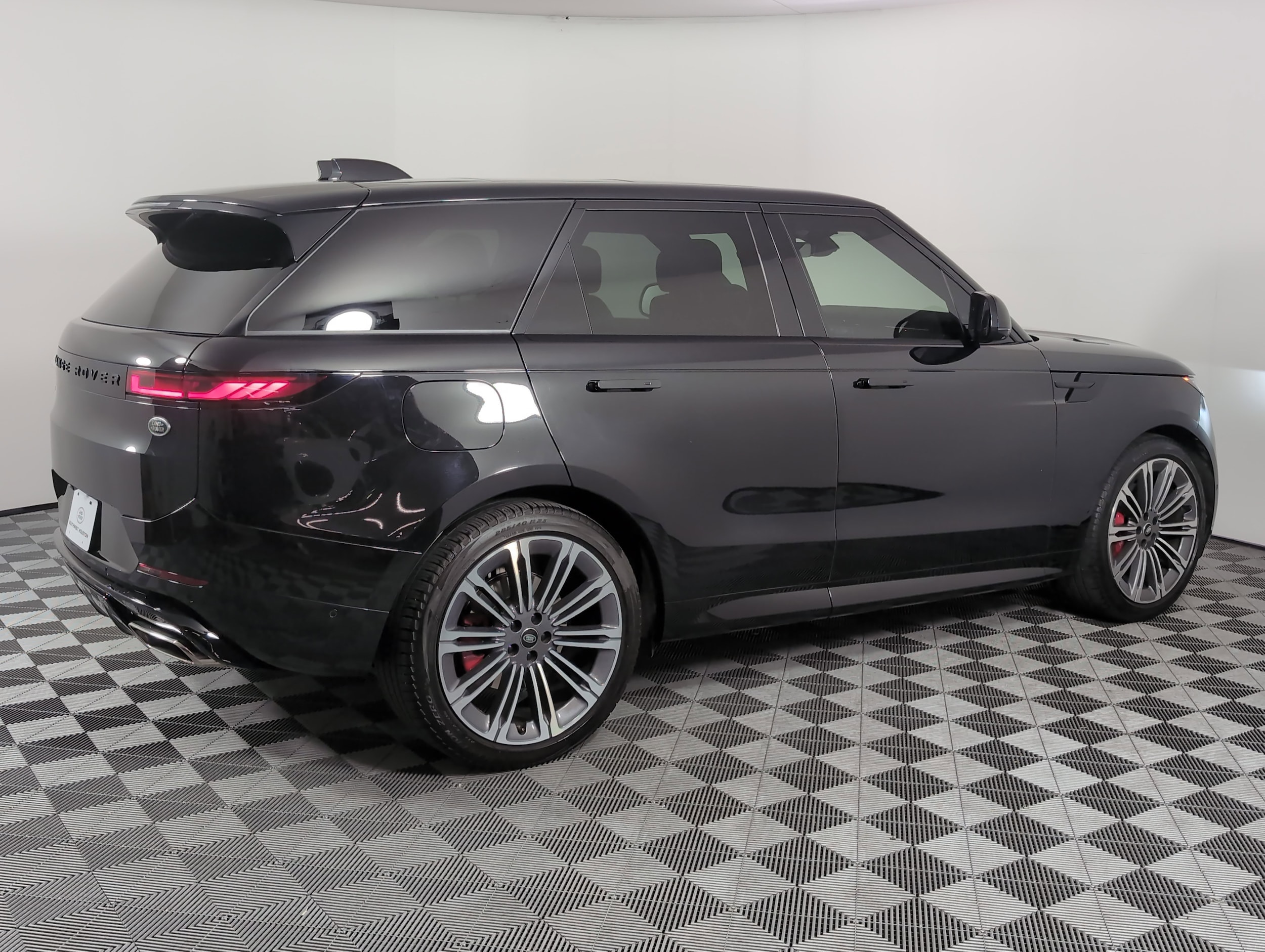 Used 2023 Land Rover Range Rover Sport SE Dynamic with VIN SAL1L9FU1PA154658 for sale in Houston, TX