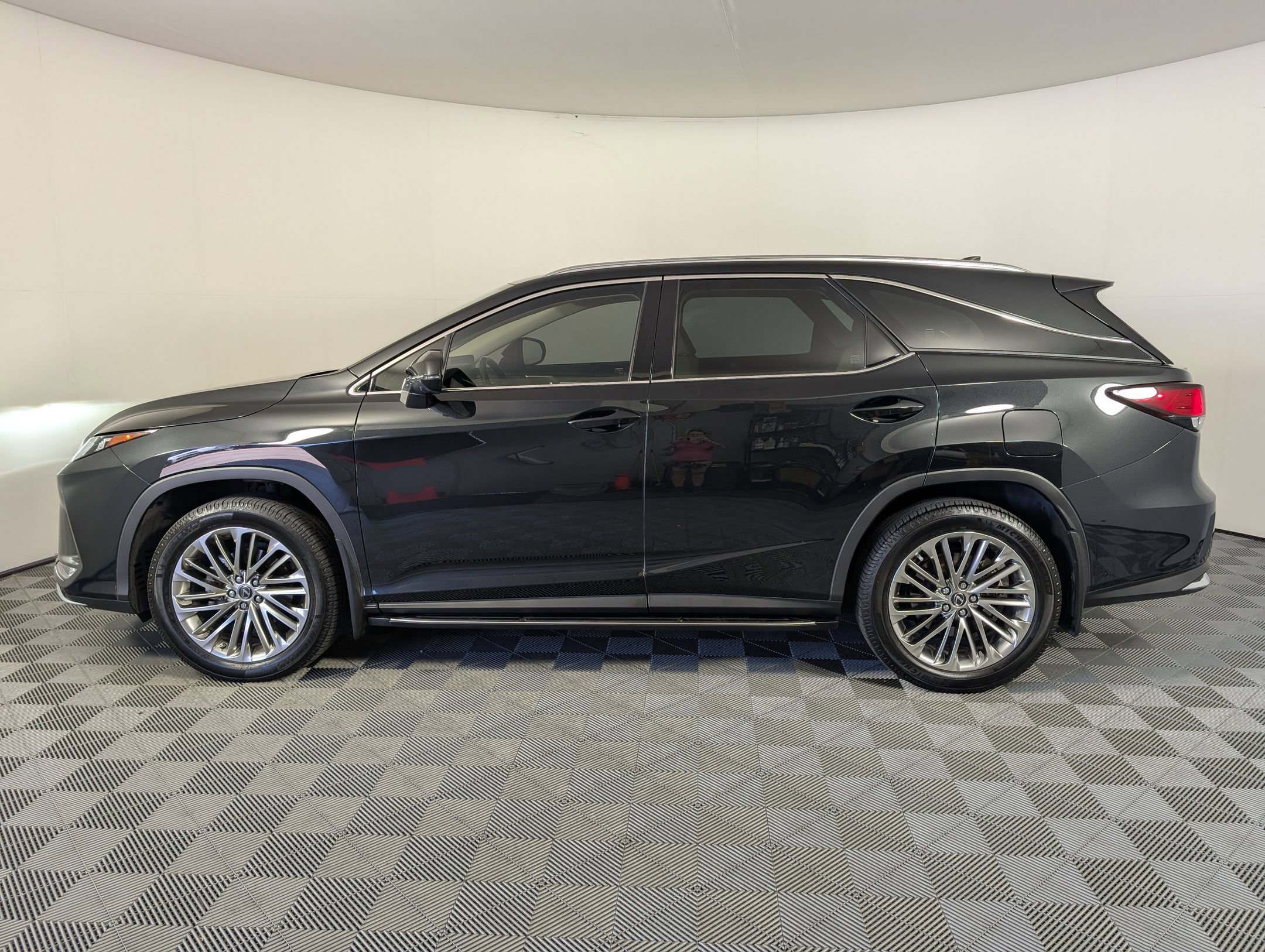 2022 Lexus RX 350L Luxury photo 2