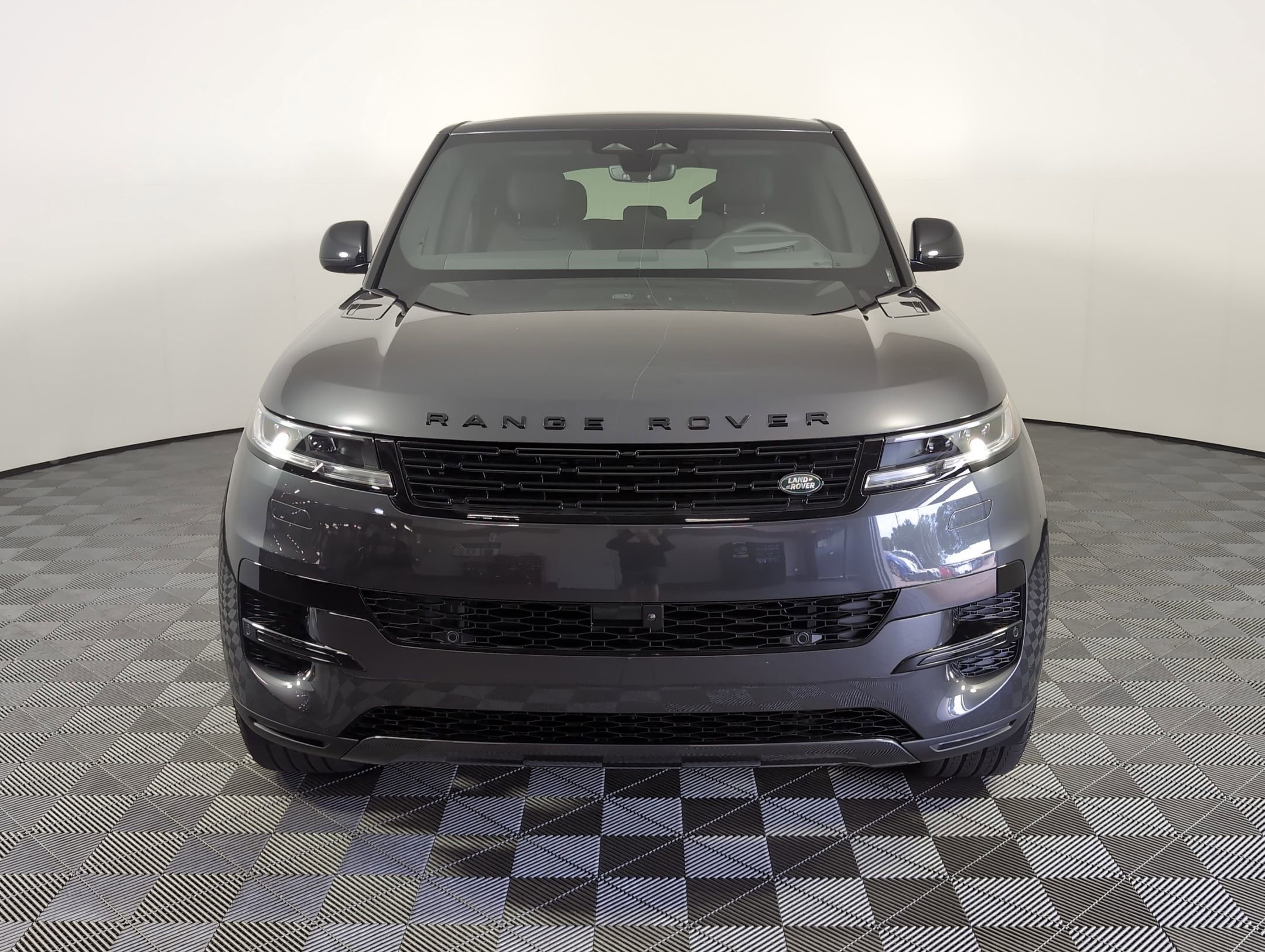 2025 Land Rover Range Rover Sport P360 SE photo 4