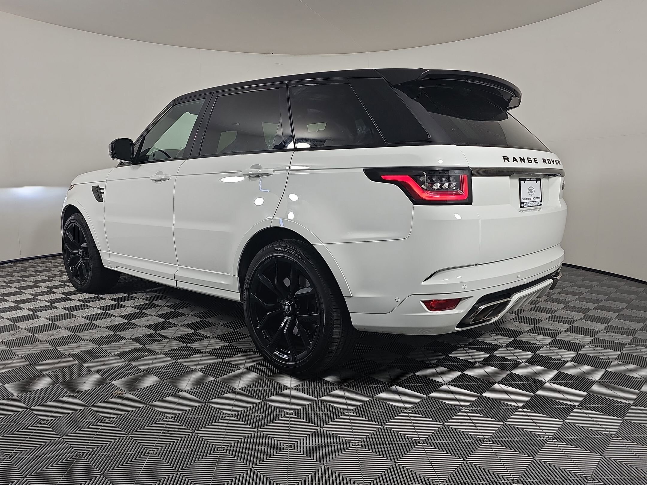 2020 Land Rover Range Rover Sport SVR photo 3