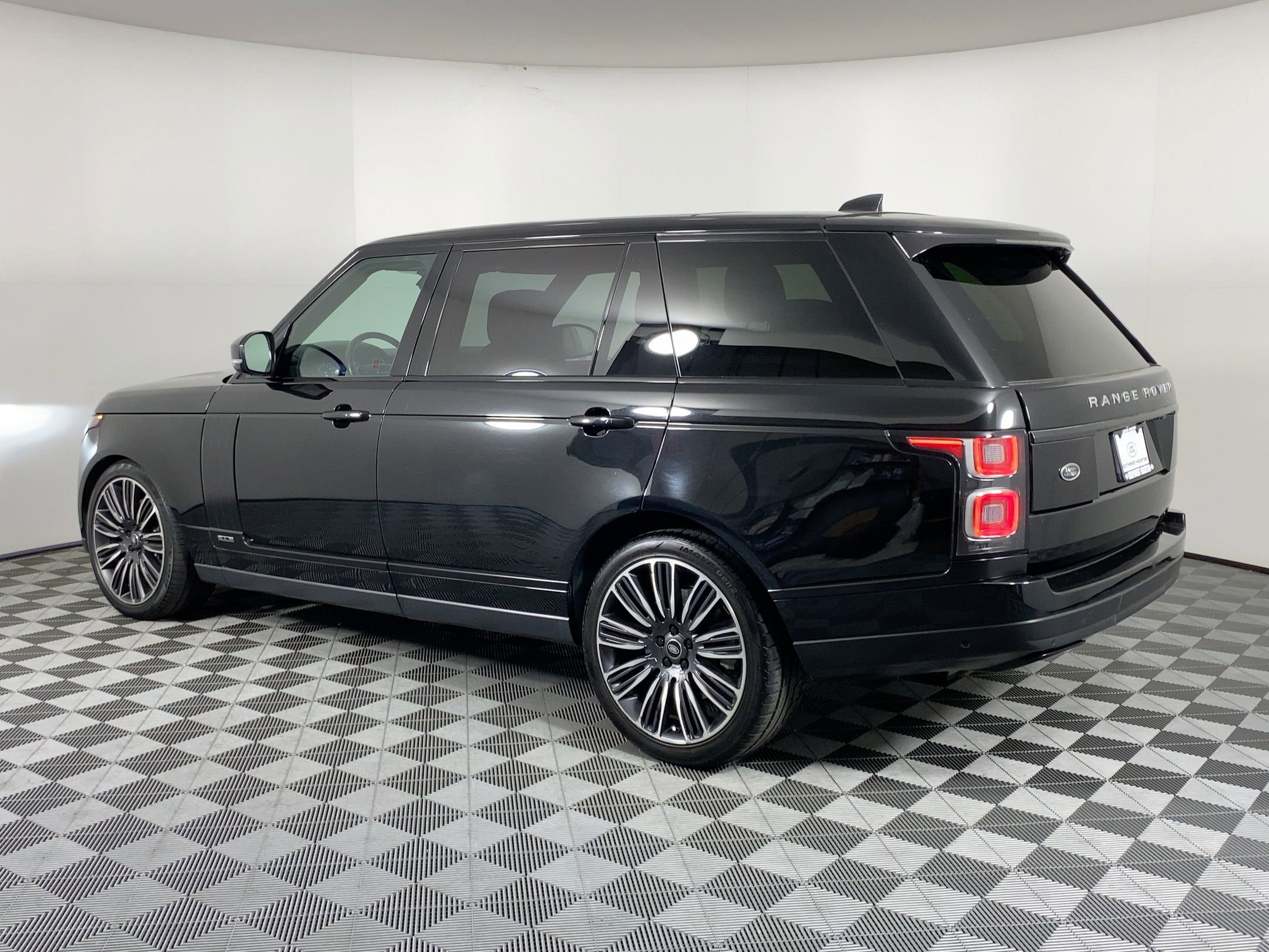 2019 Land Rover Range Rover Supercharged LWB photo 3