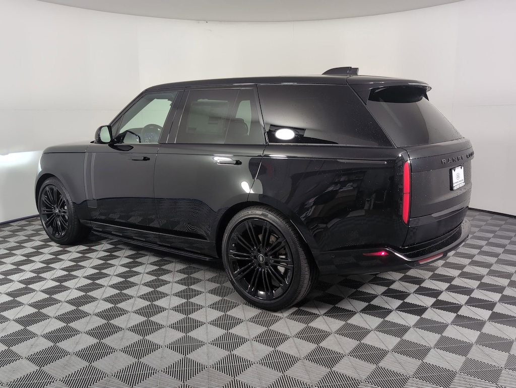 New 2025 Land Rover Range Rover P400 SE SUV