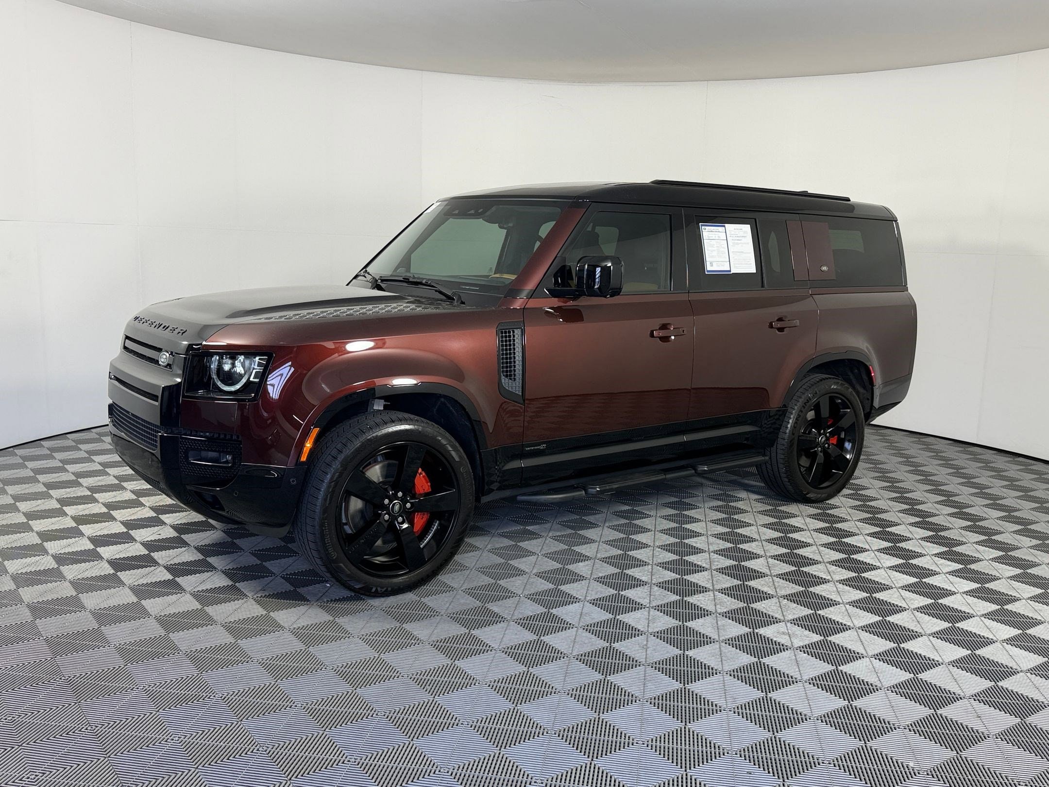 2024 Land Rover Defender 130 X P400's photo
