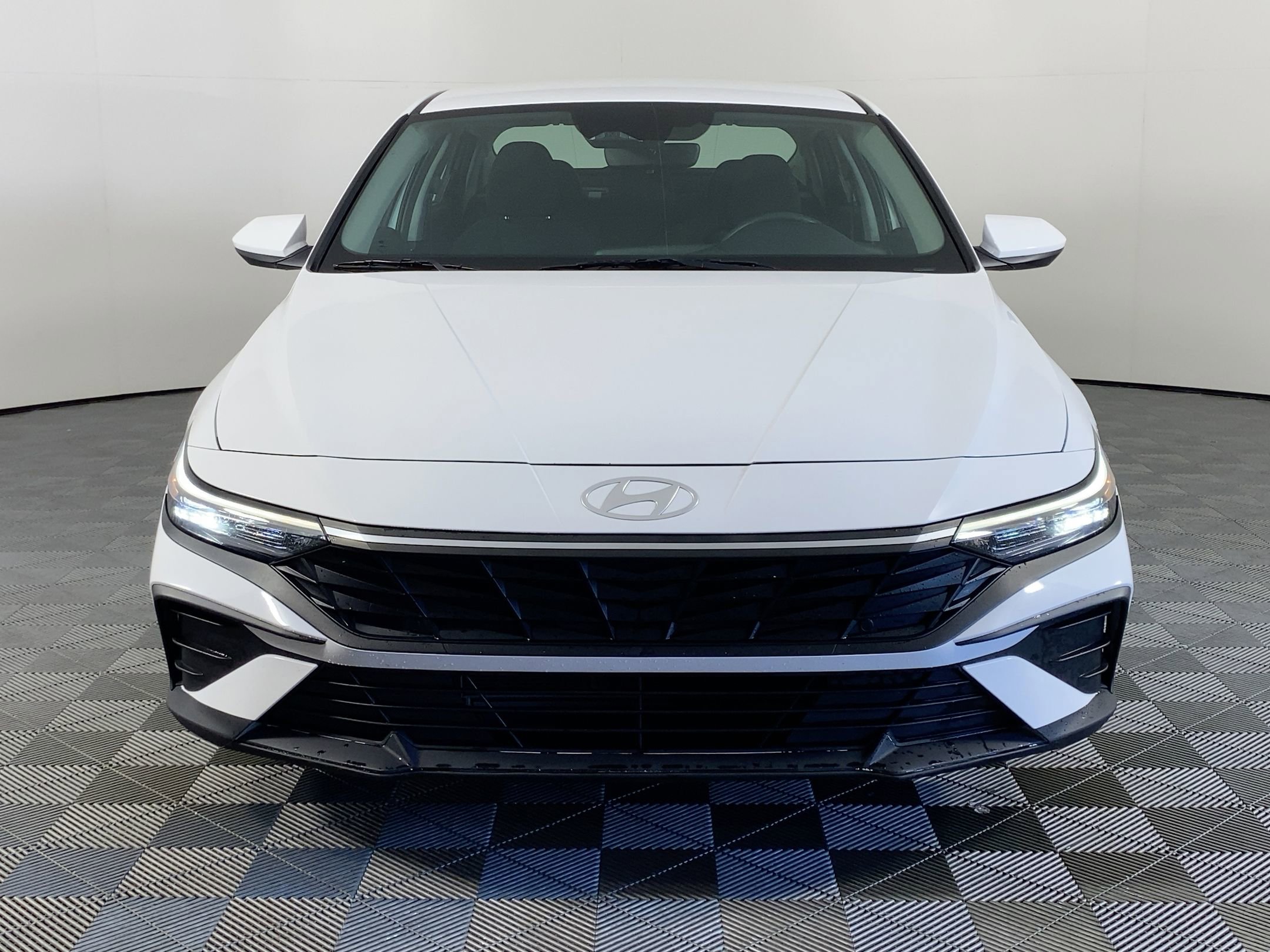 2024 Hyundai Elantra SEL photo 4