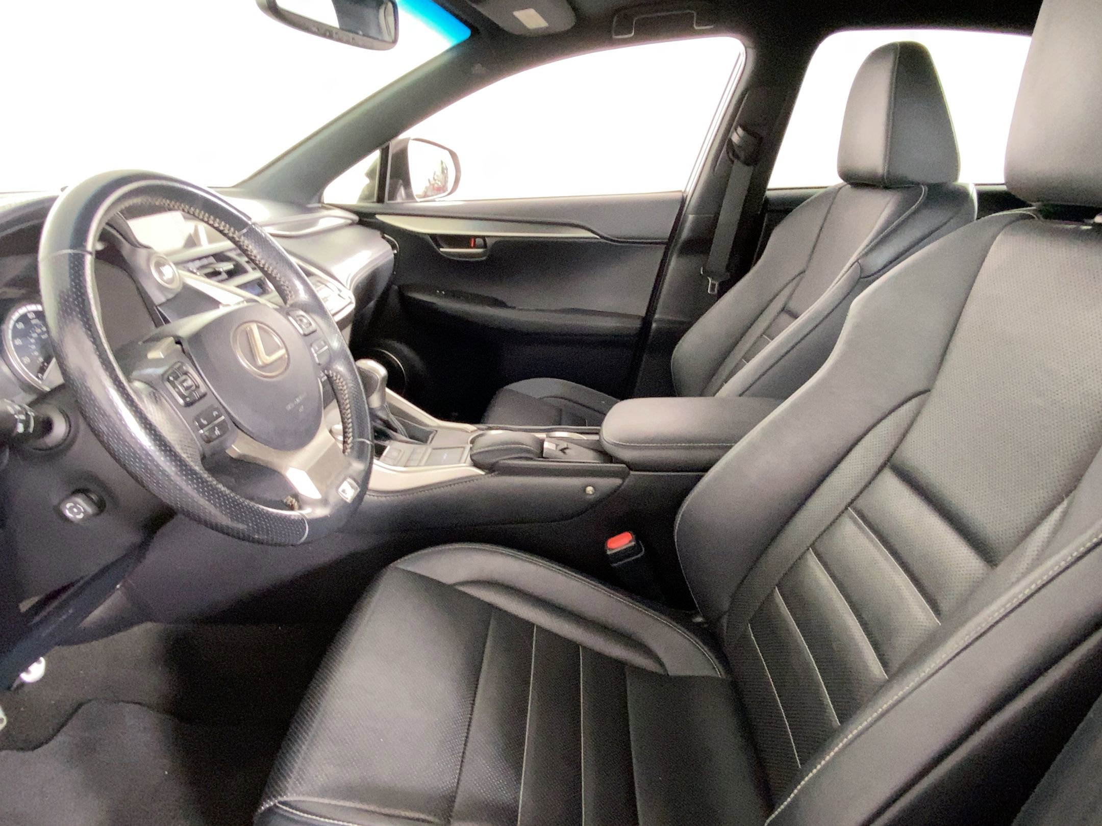 2015 Lexus NX 200t F SPORT photo 4