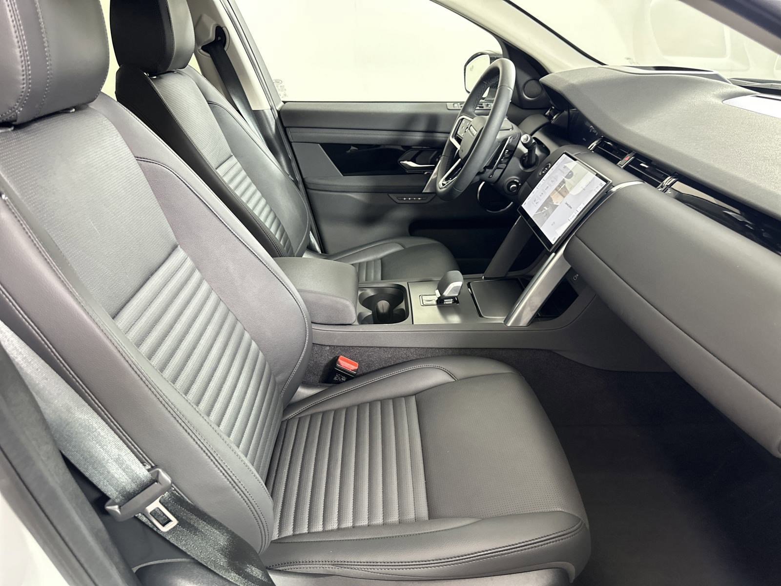 2025 Land Rover Discovery Metropolitan Edition photo 3