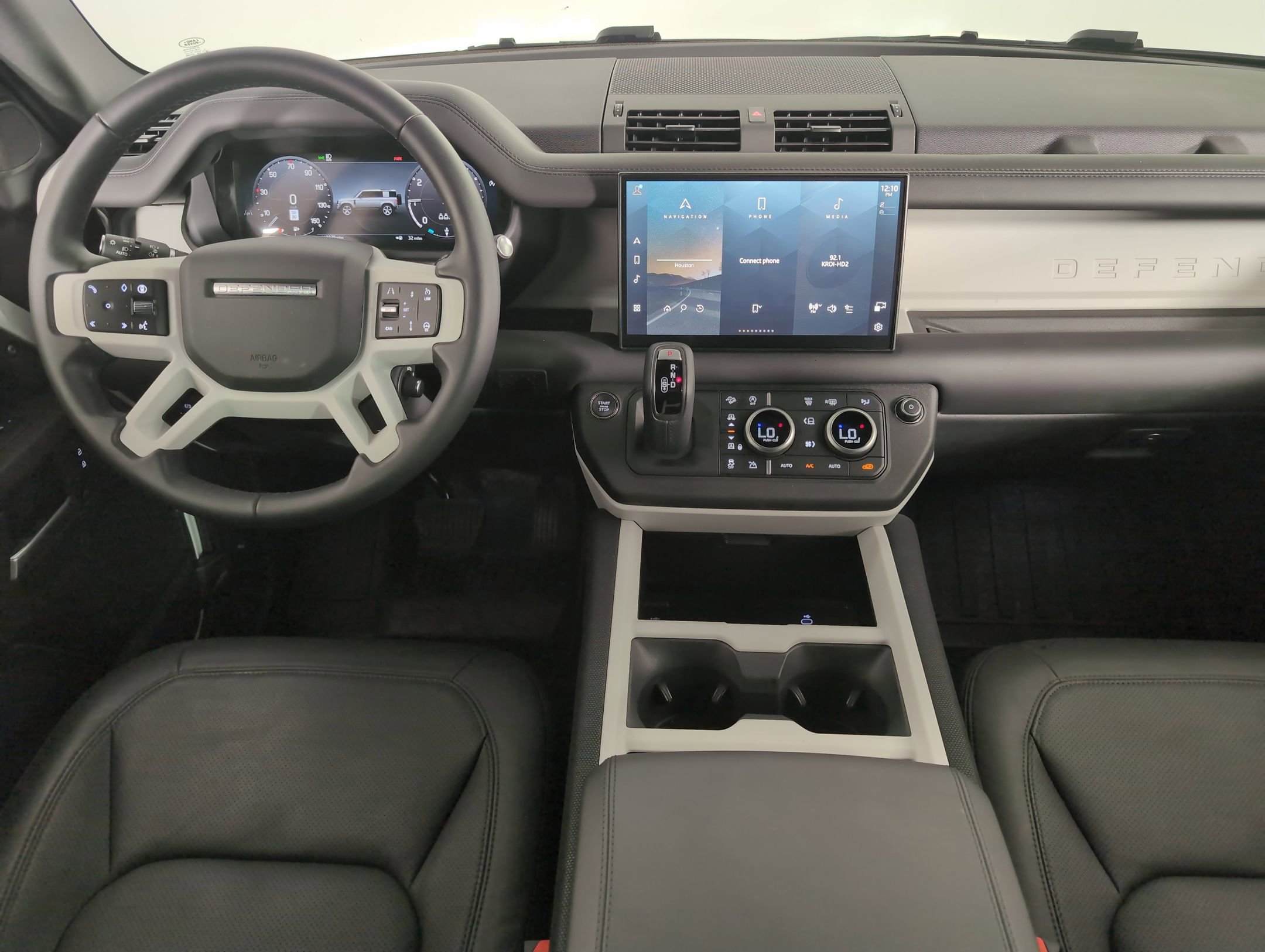 2025 Land Rover Defender 110 S photo 4