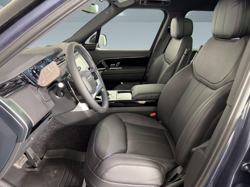 New 2026 Land Rover Range Rover P550e SE SUV
