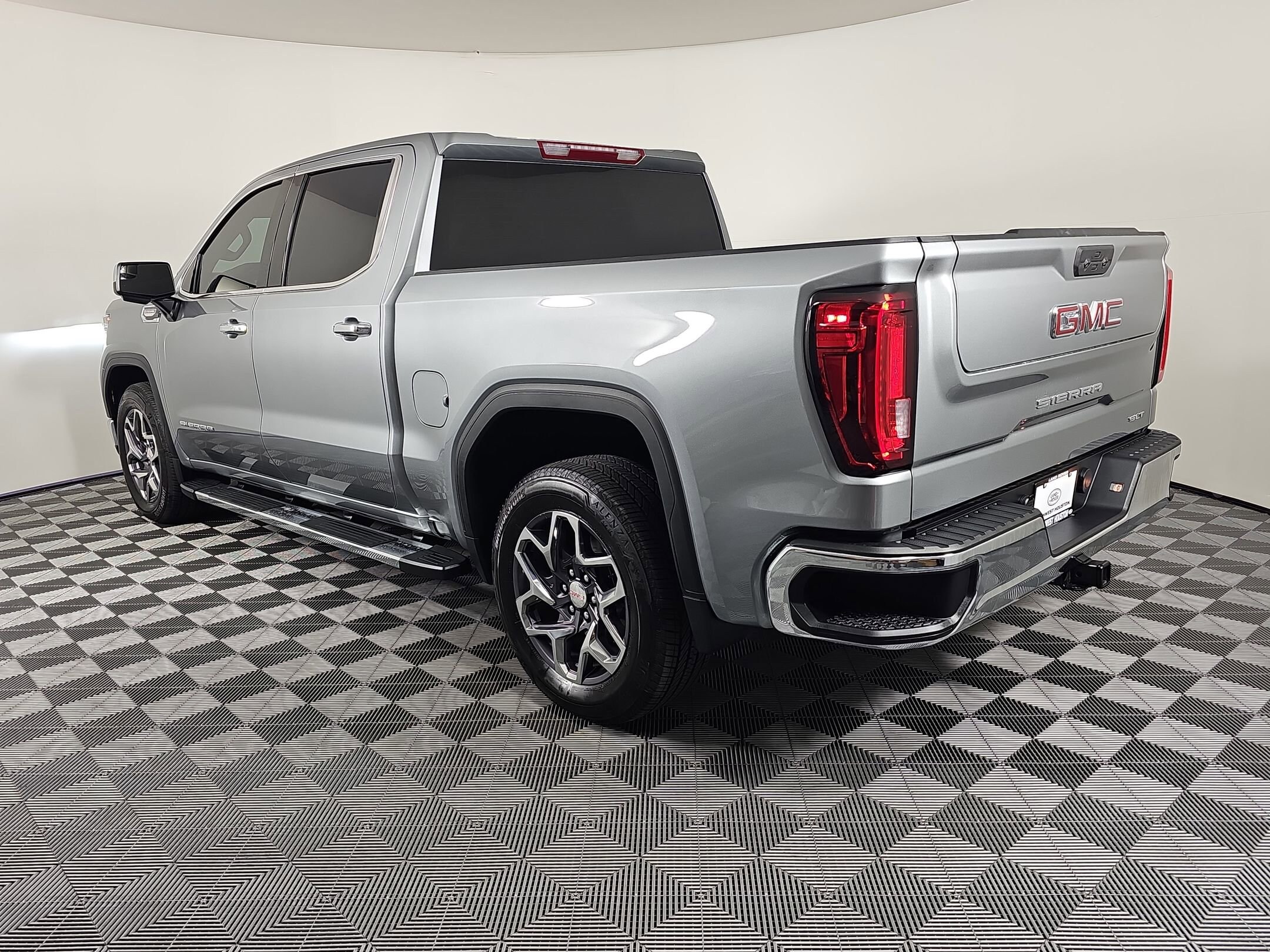 2025 Gmc Sierra 1500 SLT photo 3