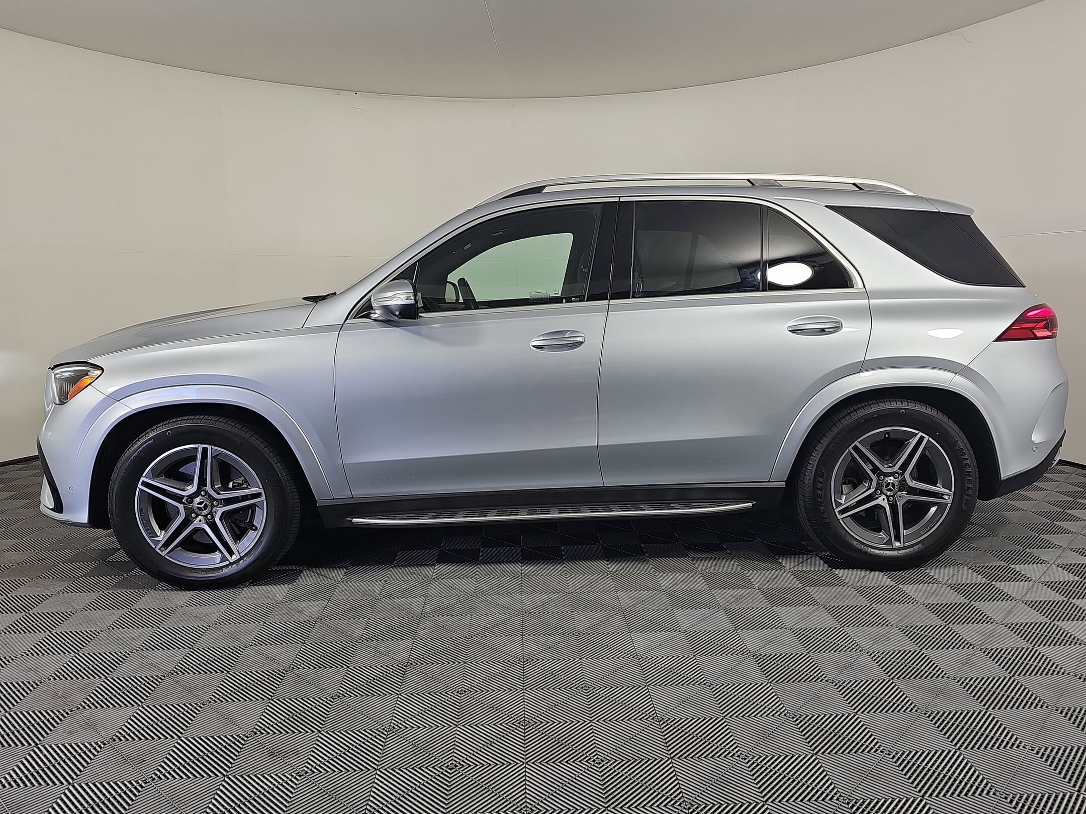 2024 Mercedes Benz GLE 580 photo 2