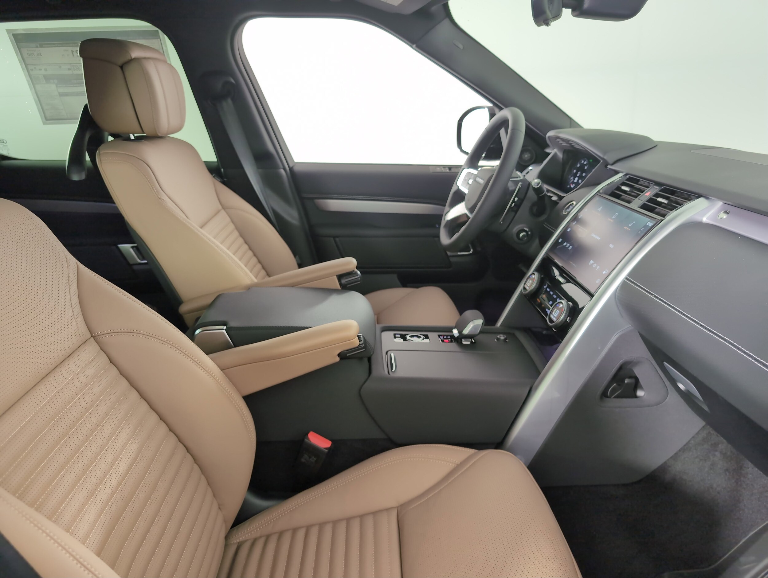 2025 Land Rover Discovery SE photo 2