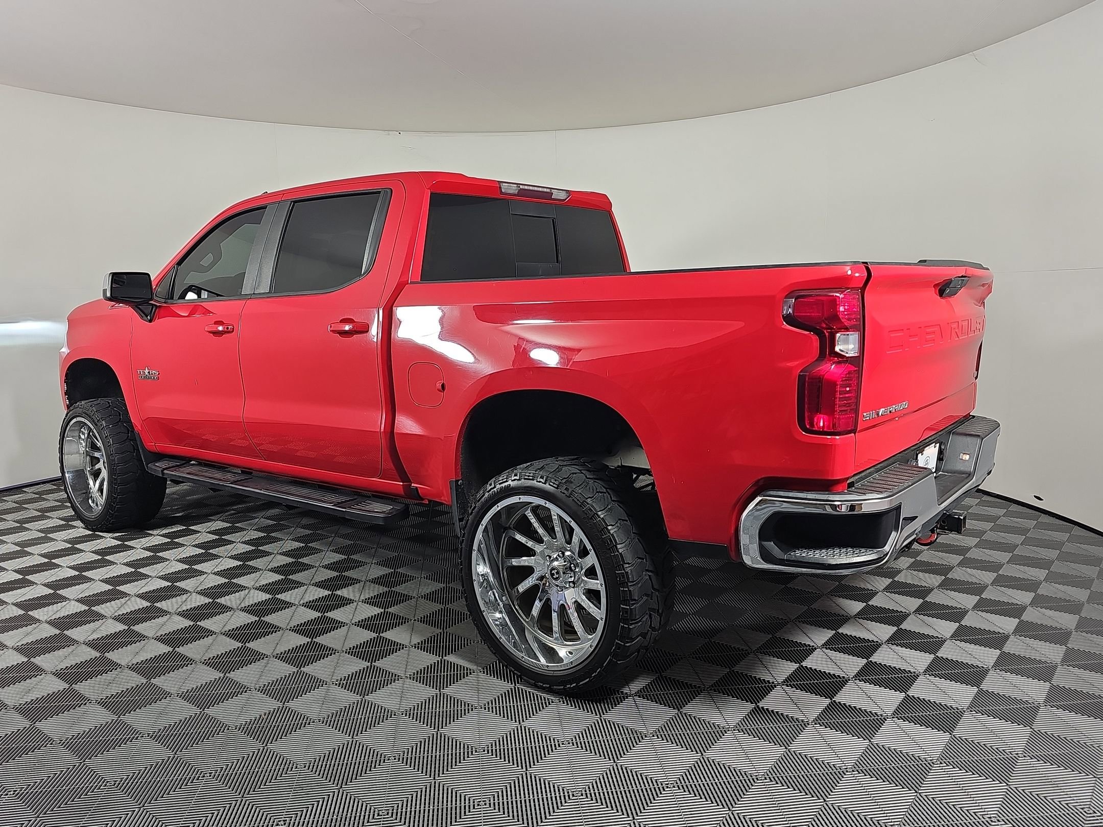 2019 Chevrolet Silverado 1500 LT photo 3