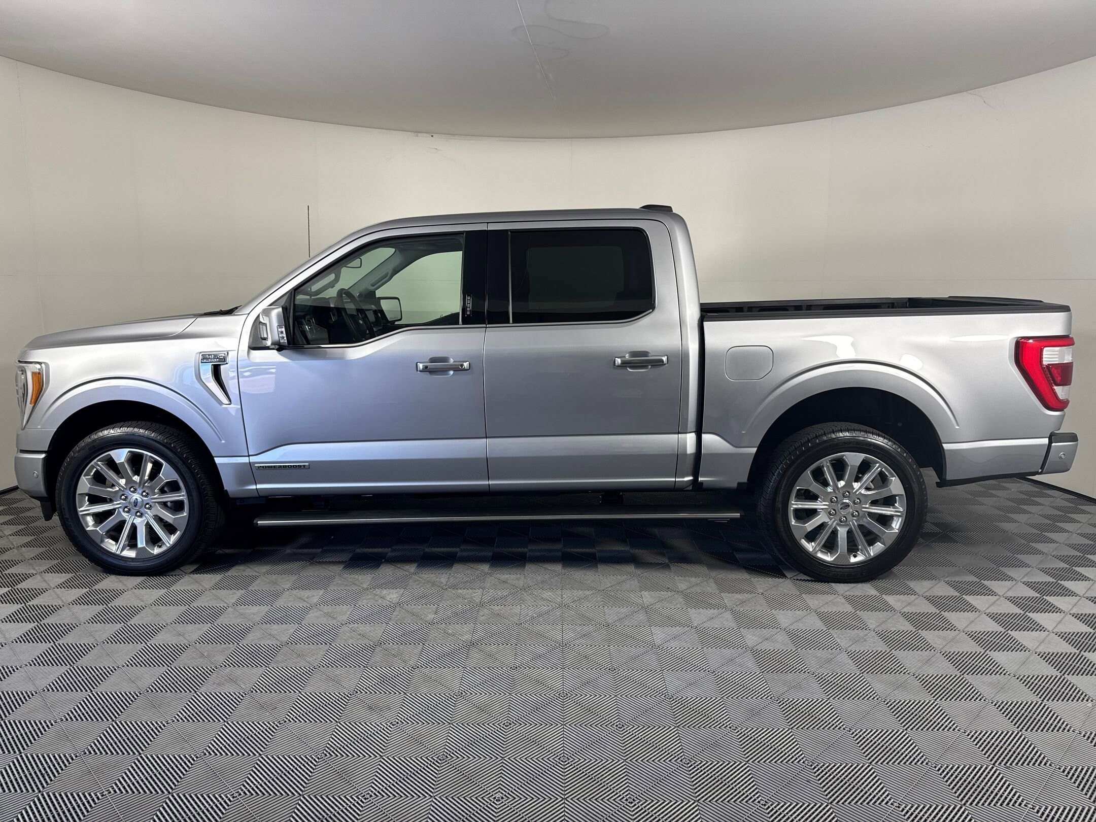 2022 Ford F-150 Limited photo 2