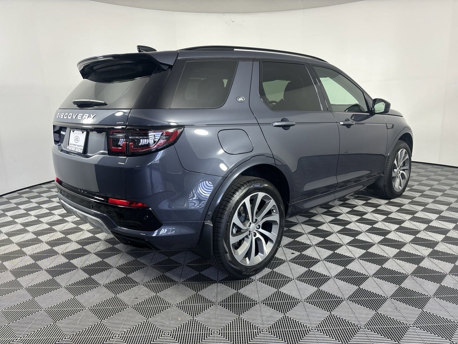 2025 Land Rover Discovery Sport S photo 2