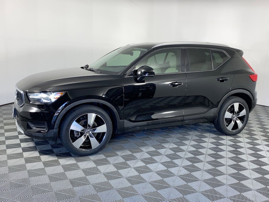 Used 2019 Volvo XC40 Momentum SUV