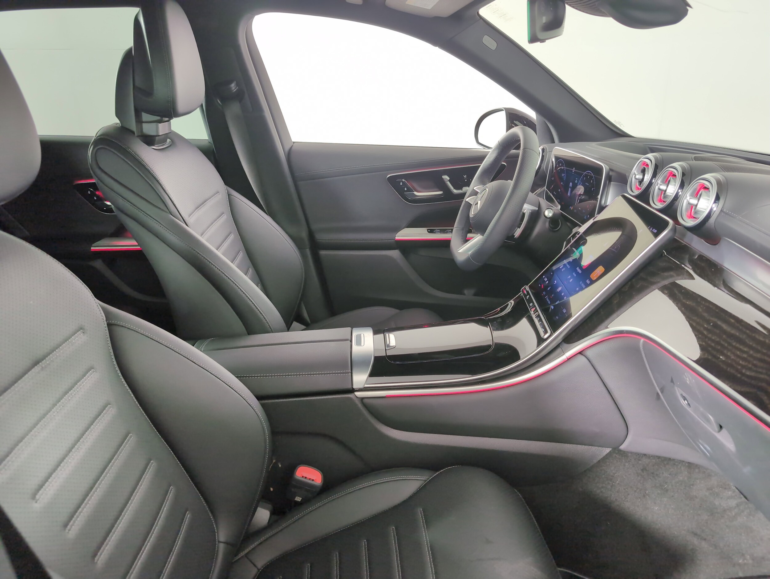 2025 Mercedes Benz GLC 300 4MATIC photo 3