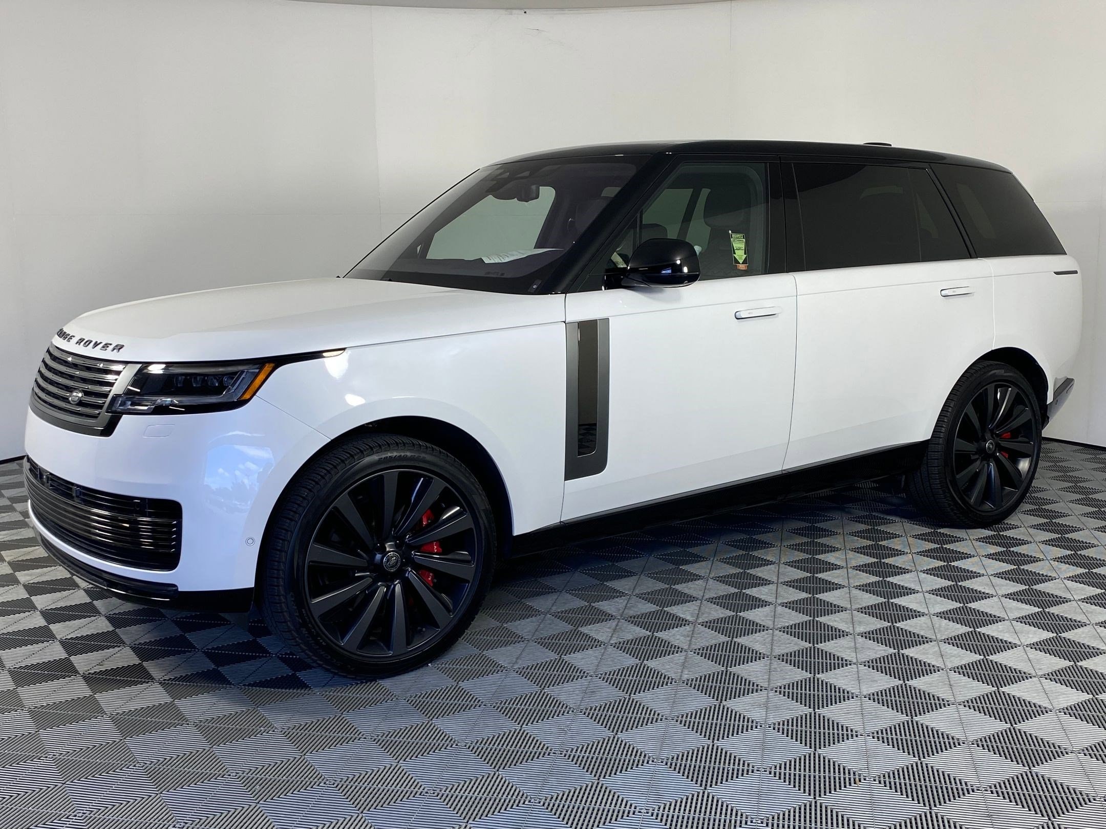 2023 Land Rover Range Rover SV's photo