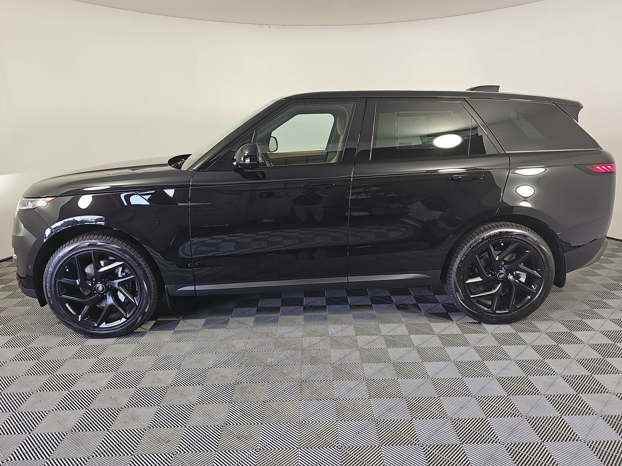2025 Land Rover Range Rover Sport P360 SE photo 2